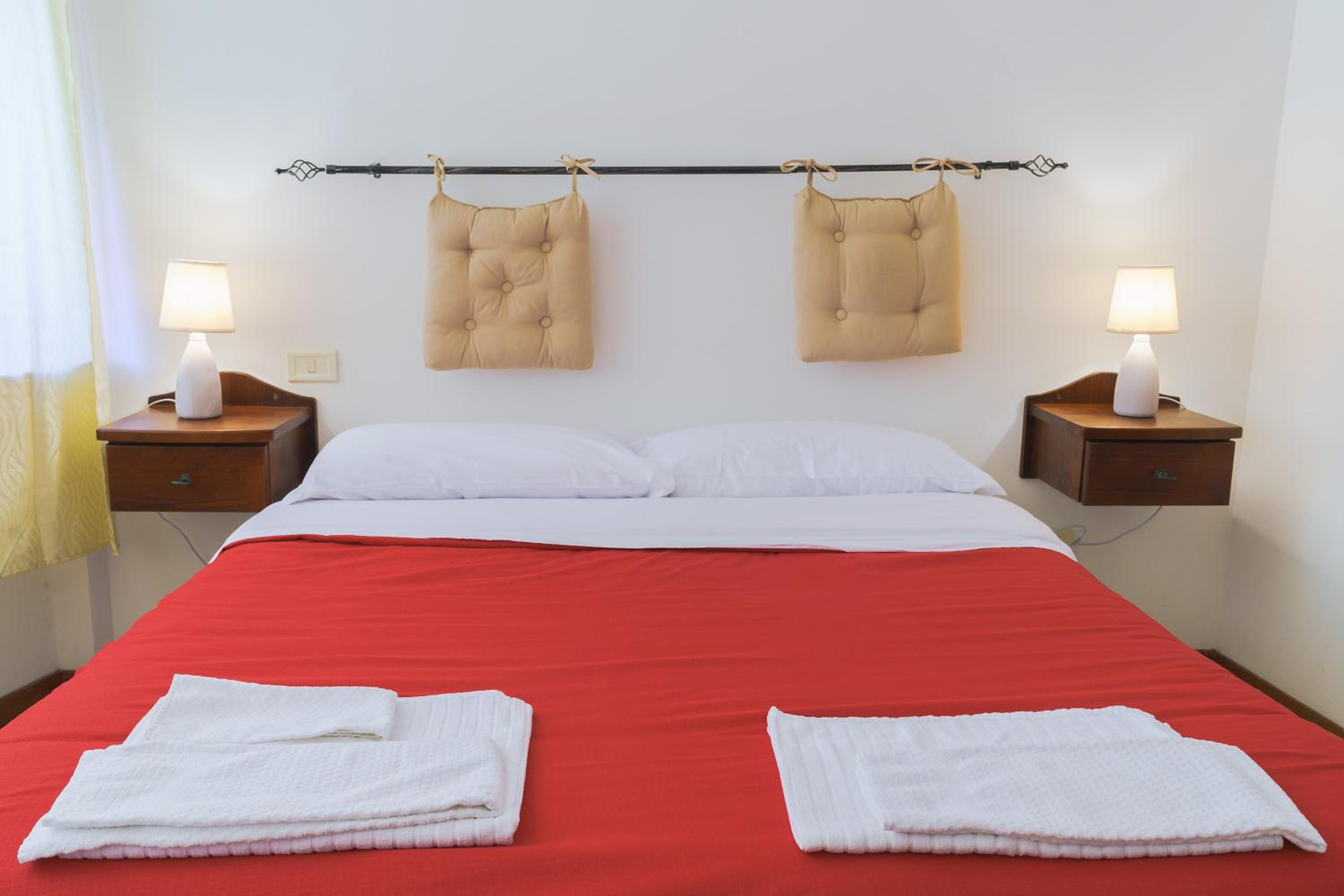 Quadruple Room with Private External Bathroom - Photo 11