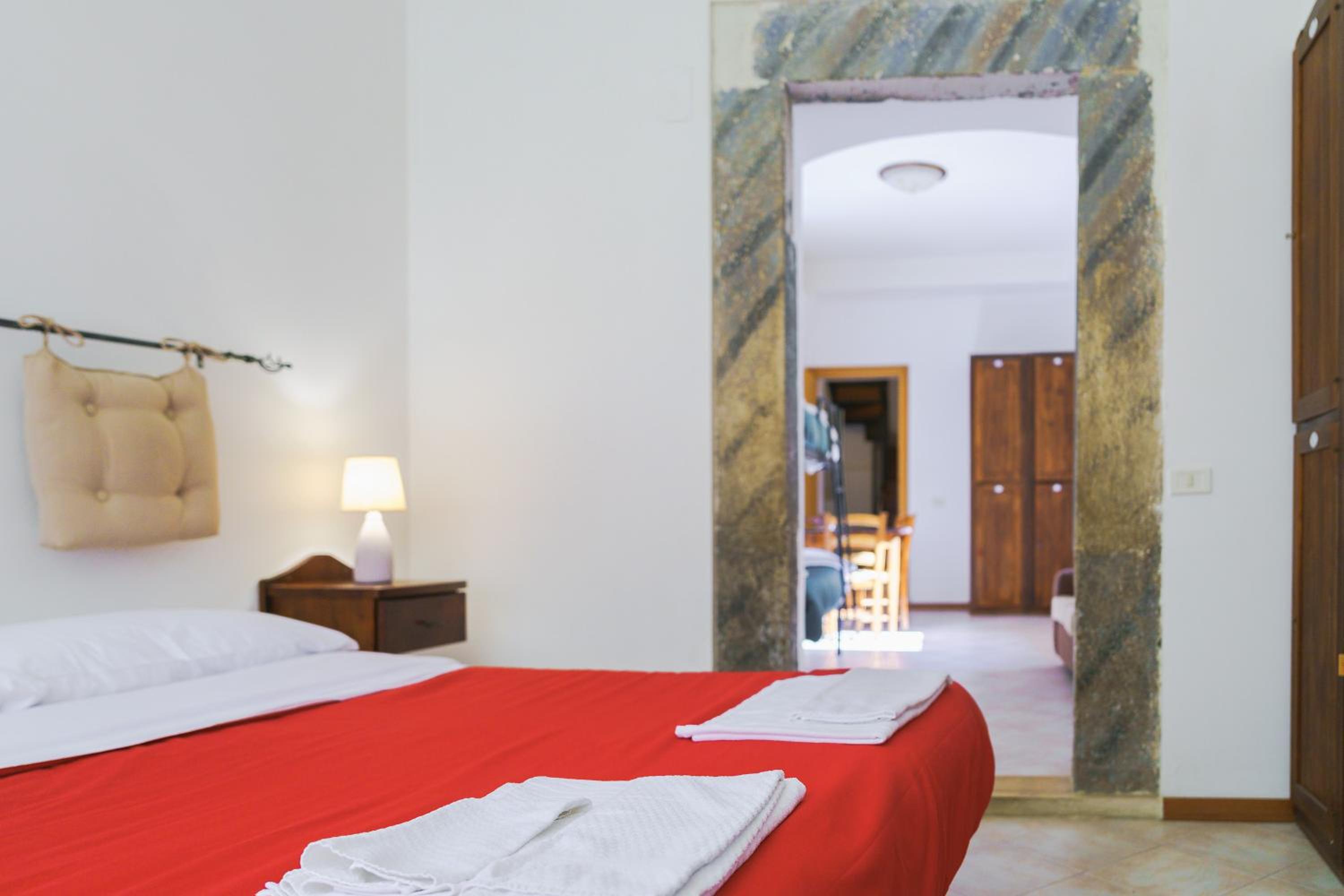 Quadruple Room with Private External Bathroom - Photo 4
