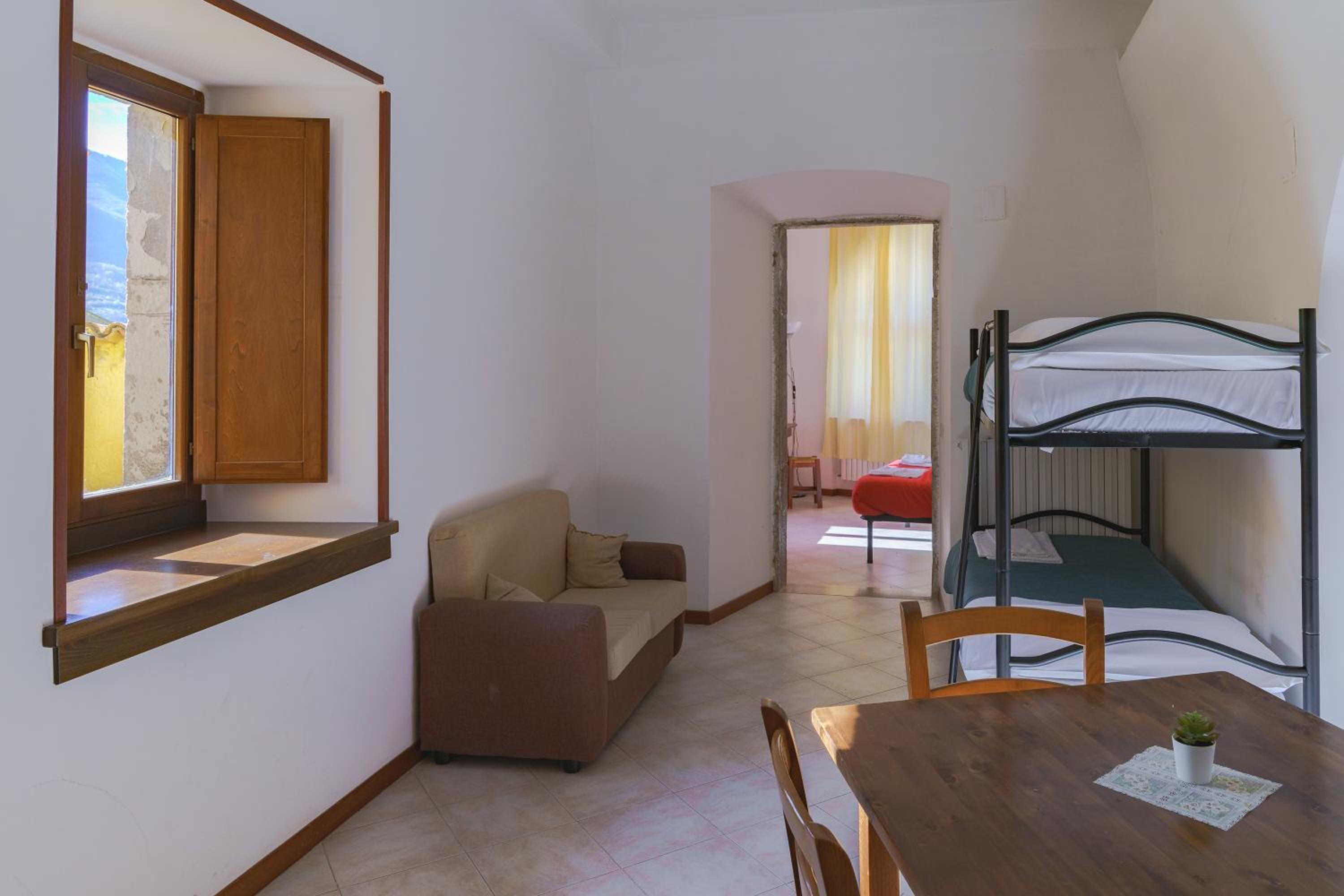 Quadruple Room with Private External Bathroom - Photo 13