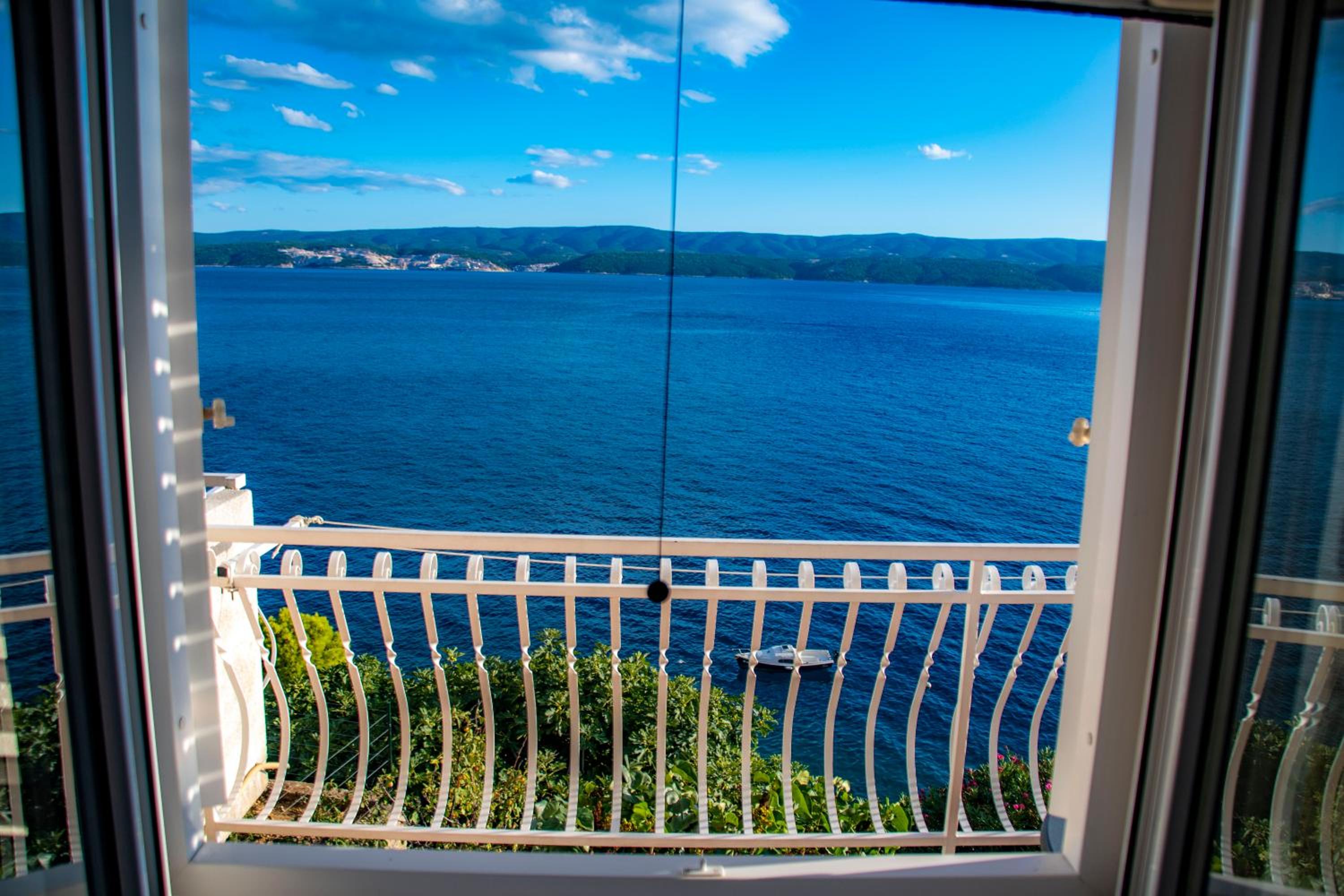 Studio Apartment with Sea View photo 3