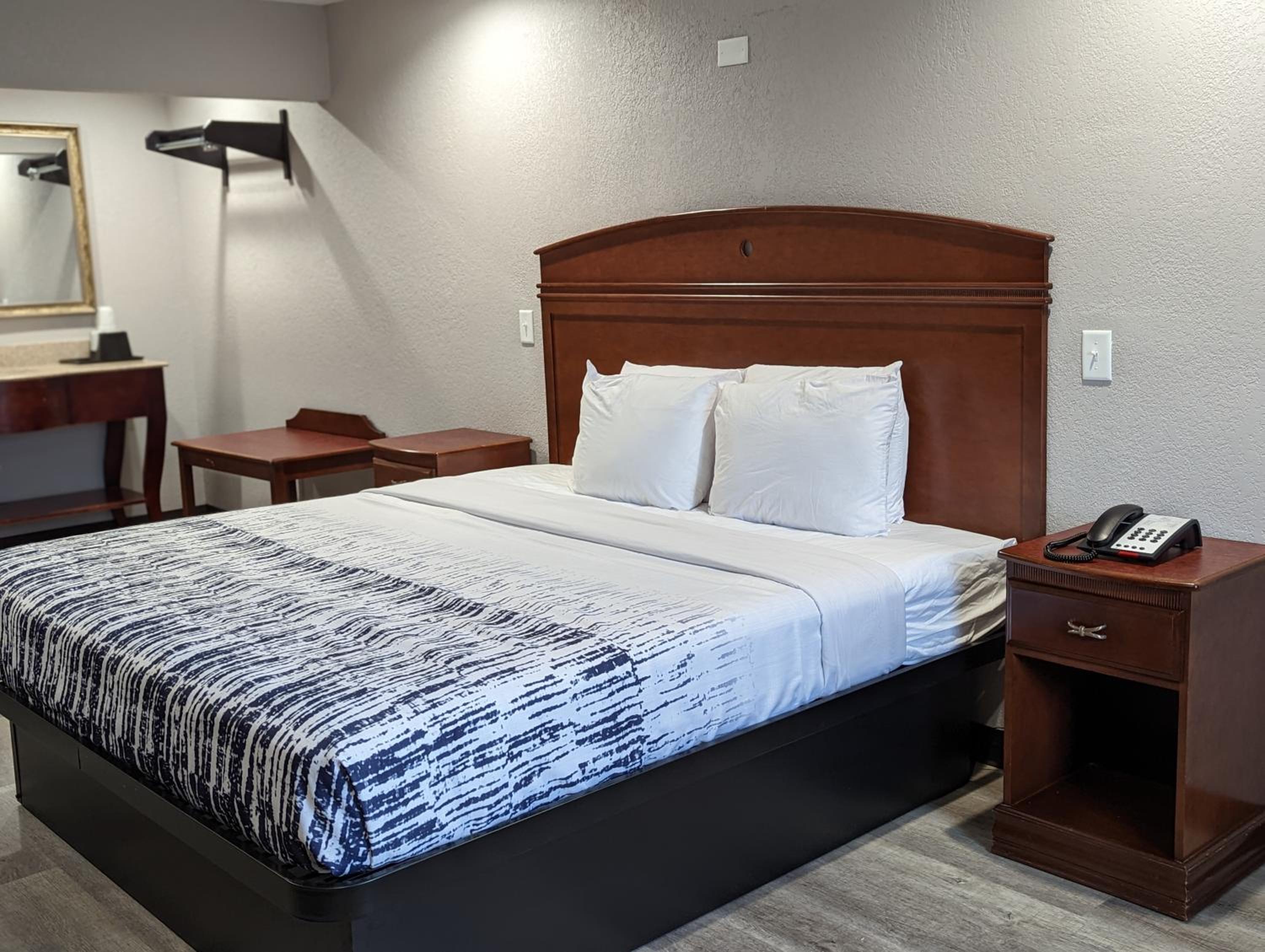 Deluxe King Room photo 2
