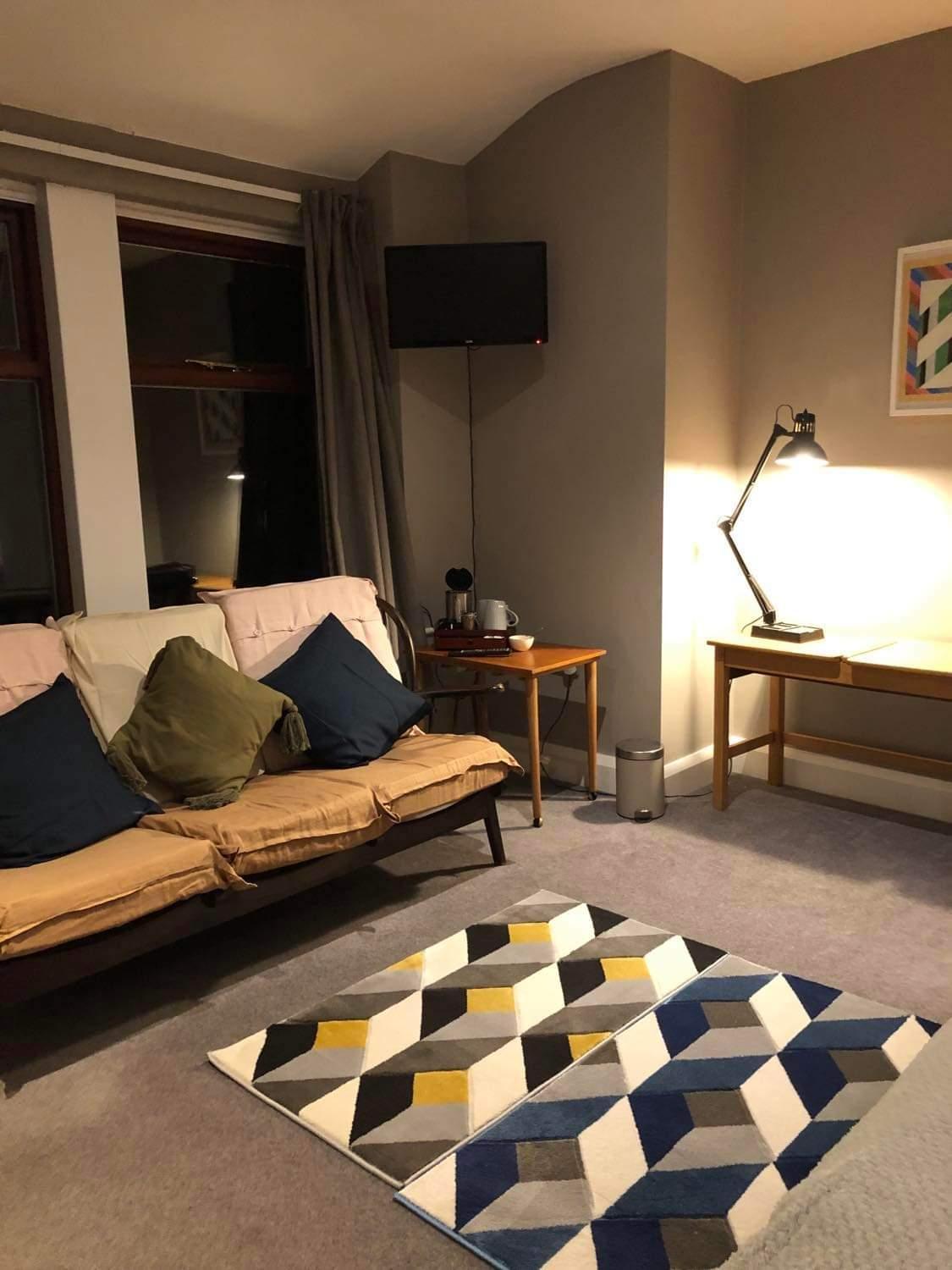 Deluxe Double Room with Bath - Photo 6