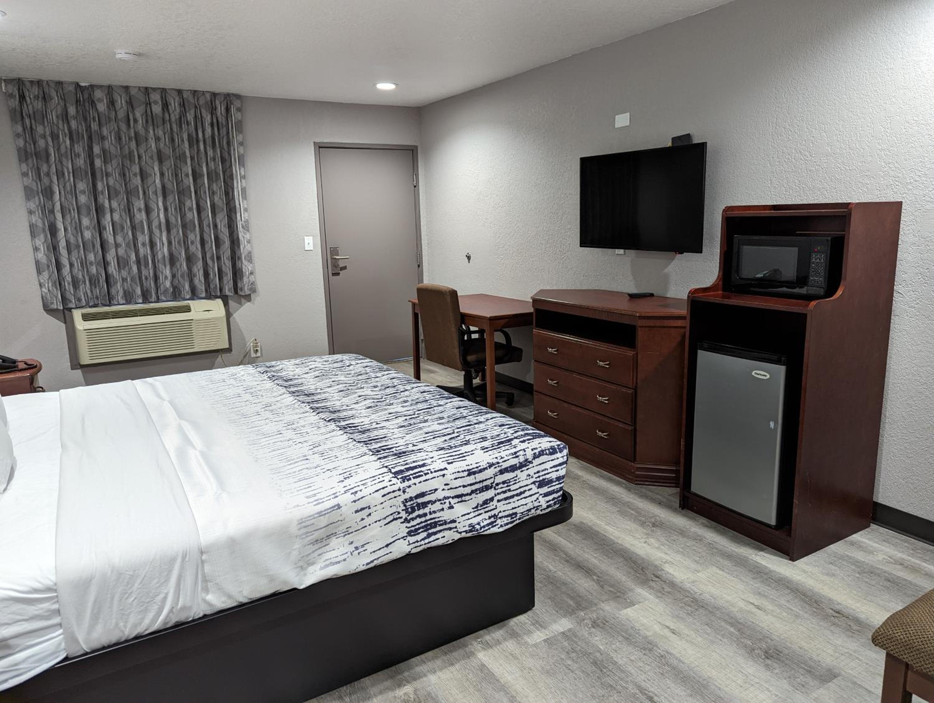 Deluxe King Room photo 1