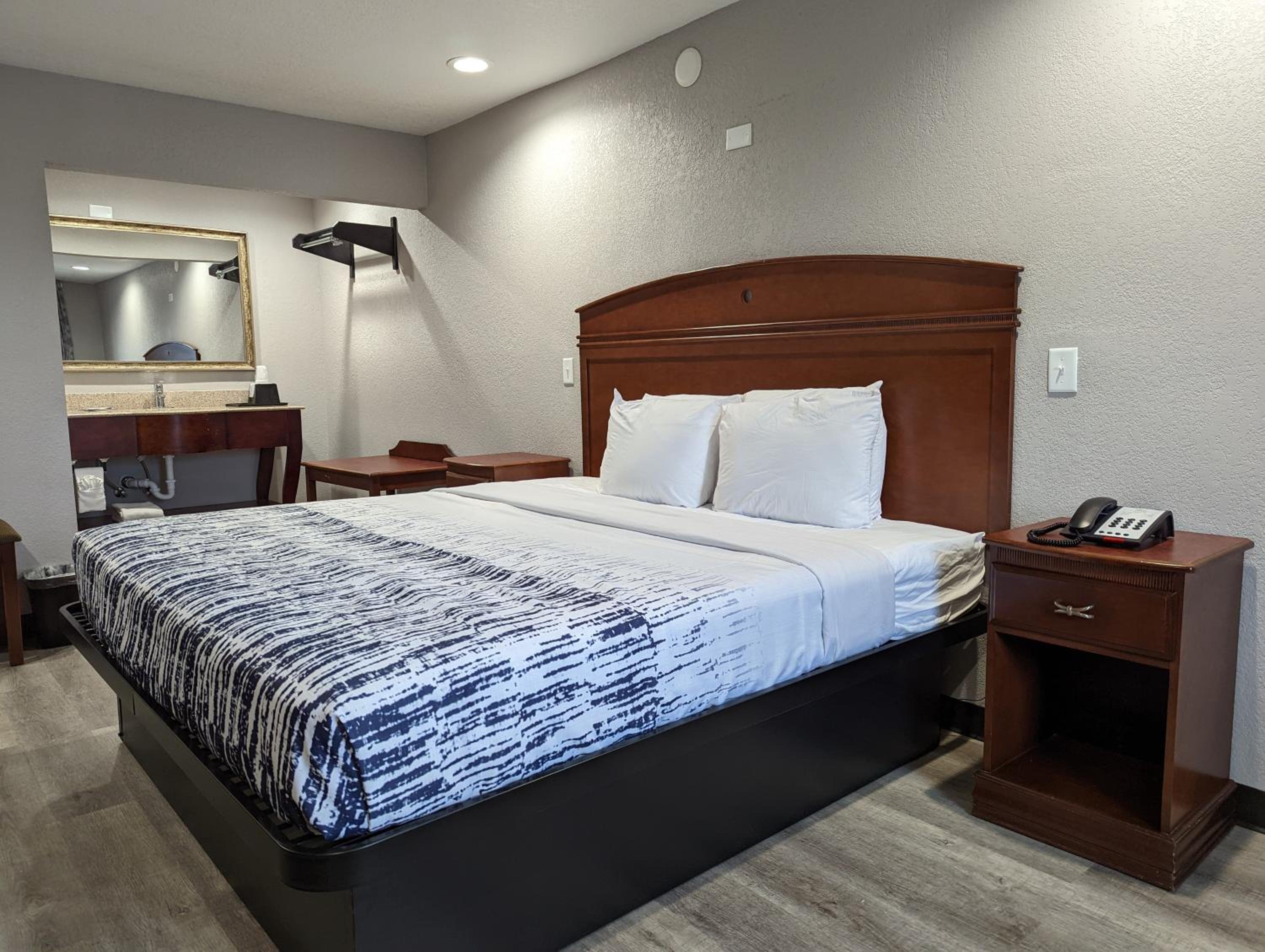 Deluxe King Room photo 3