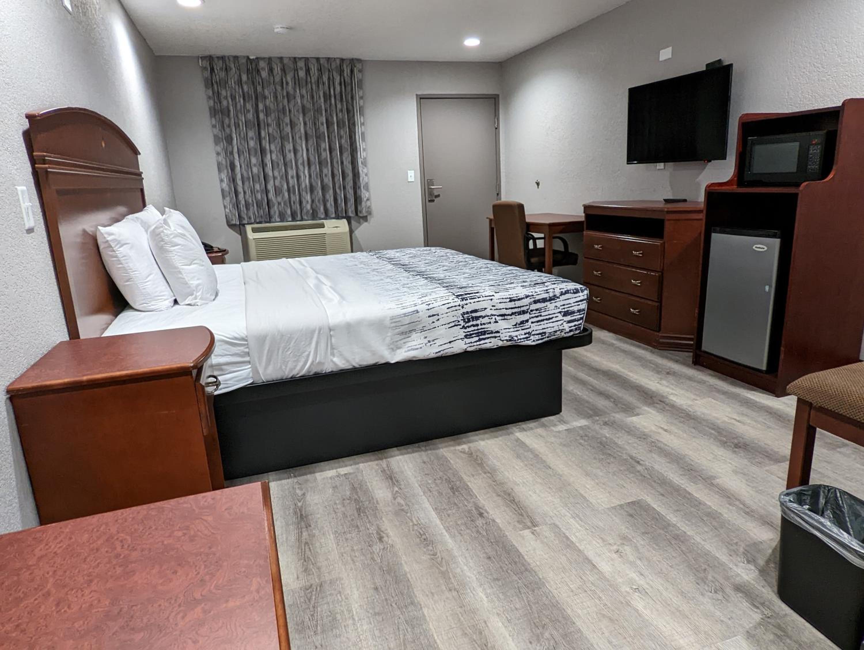 Deluxe King Room photo 1