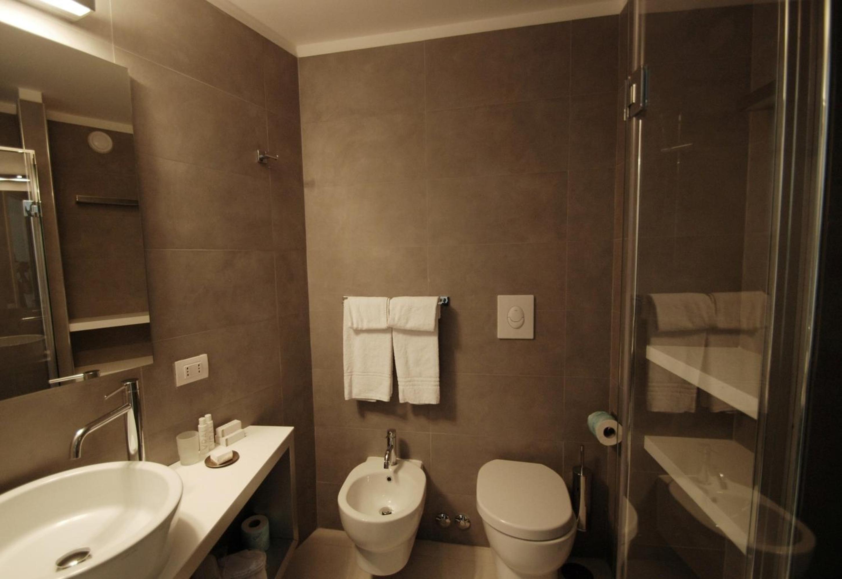 Classic Double Room with Balcony photo 3