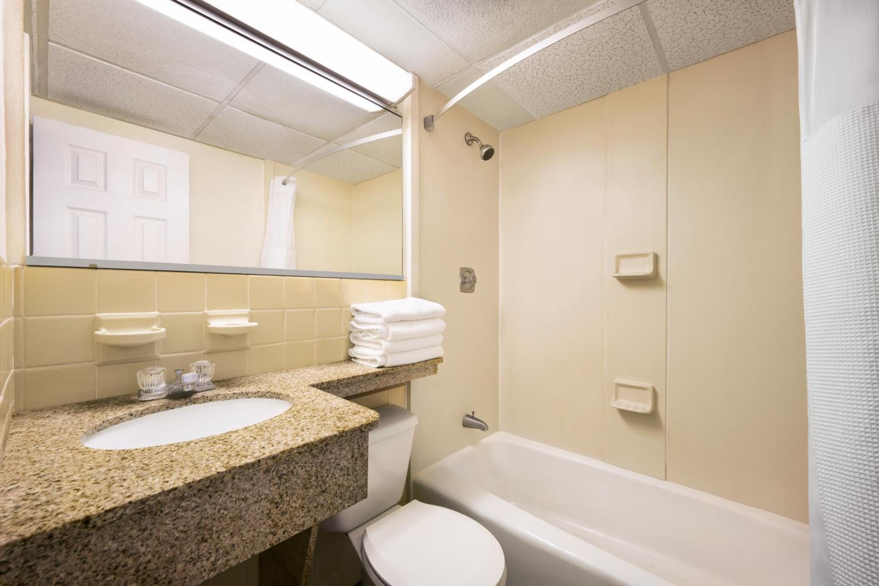 One-Bedroom Suite with Two Double Beds - Non-Smoking photo 3