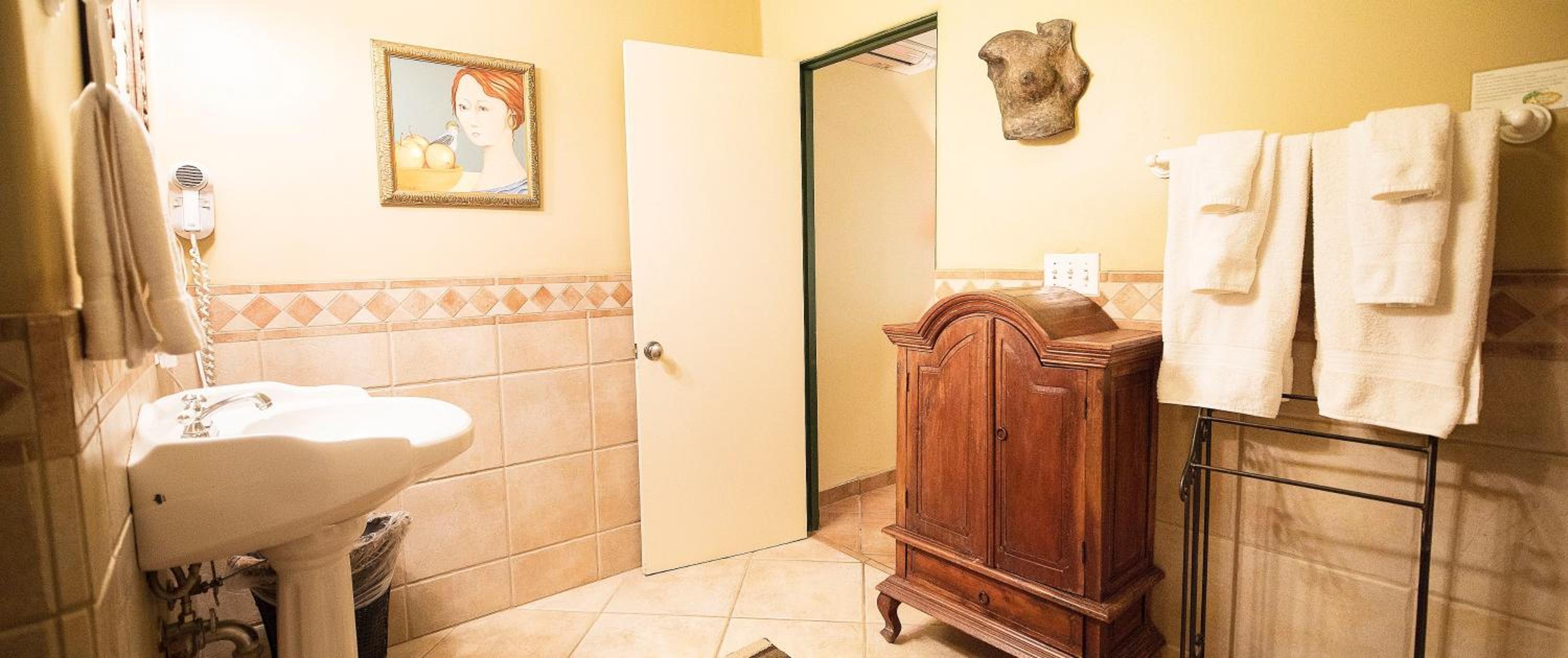 Raven Suite - Two-Bedroom photo 2