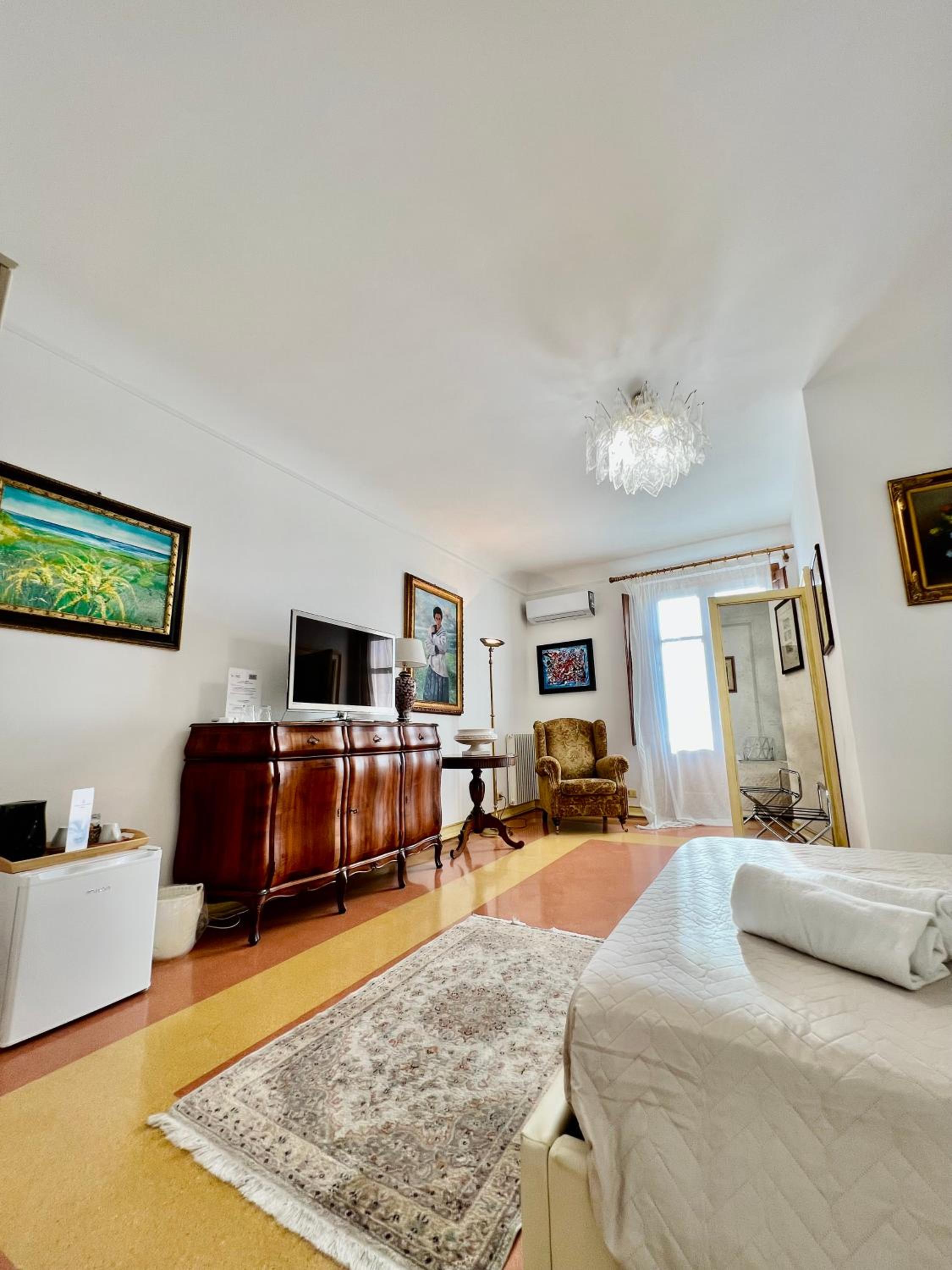 Deluxe Double Room with Balcony and Sea View - Photo 3