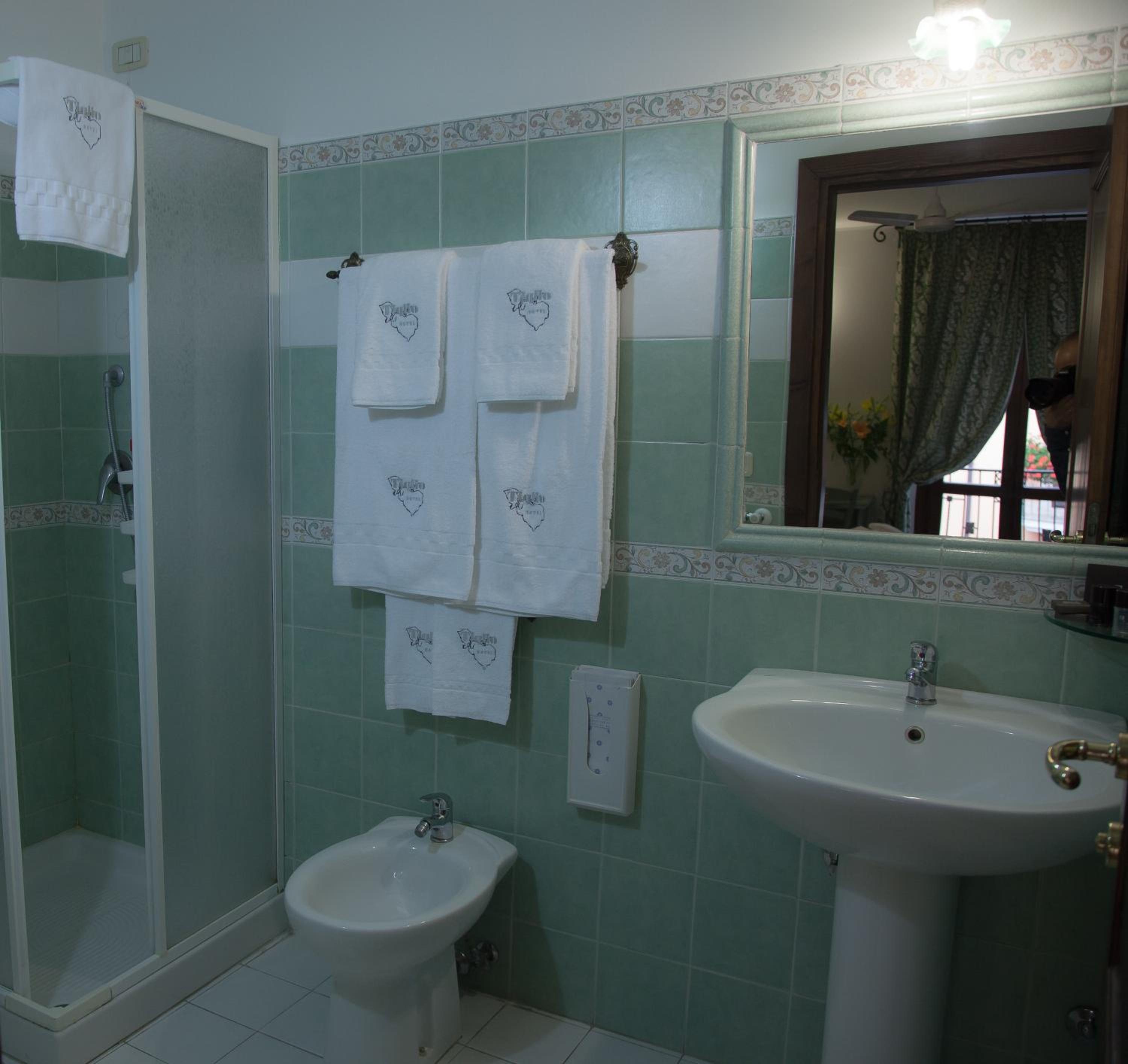 Comfort Triple Room - Photo 9