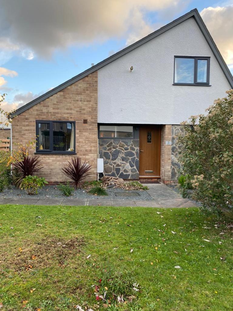 Two-Bedroom House photo 2