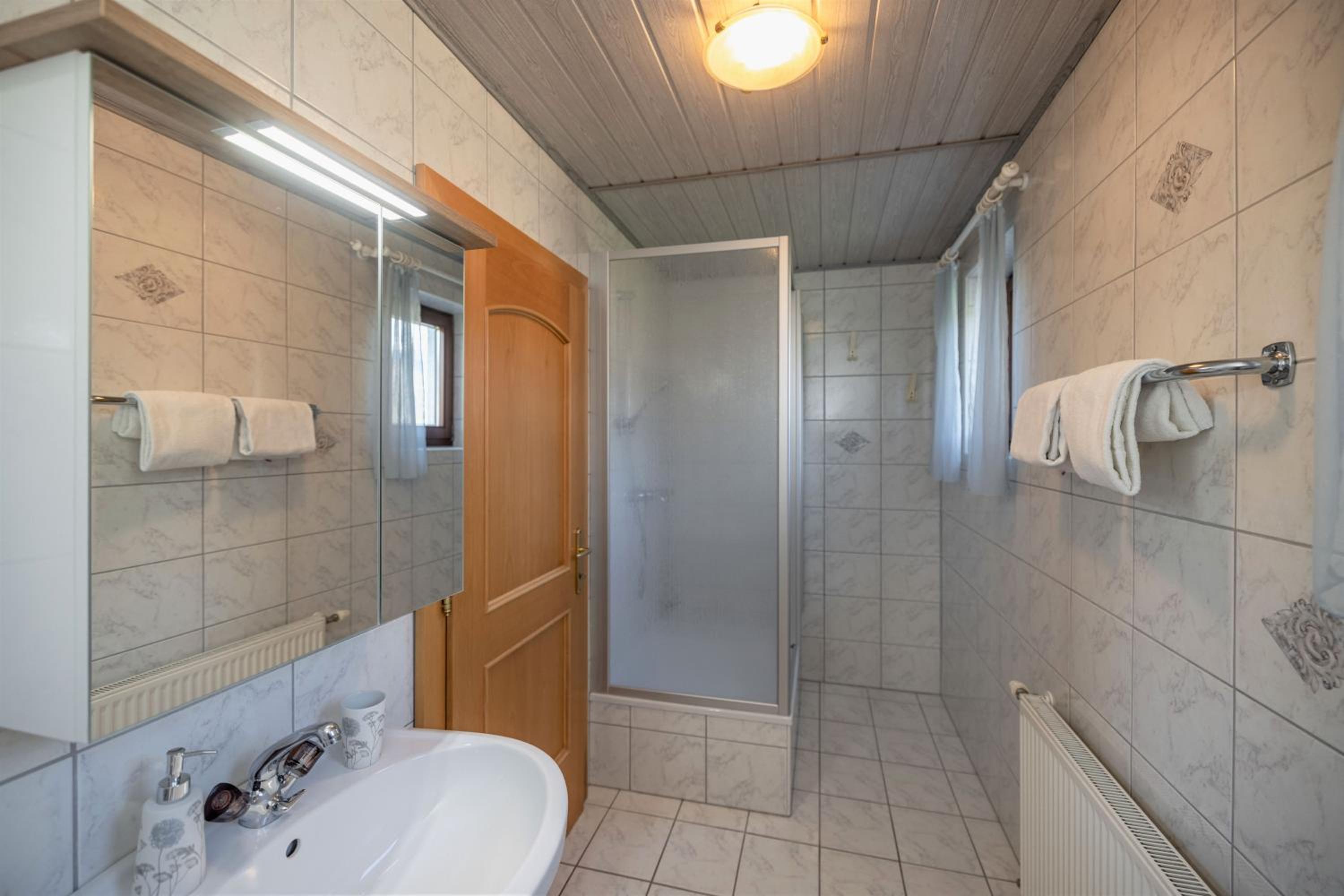 Double Room with Balcony - Photo 12