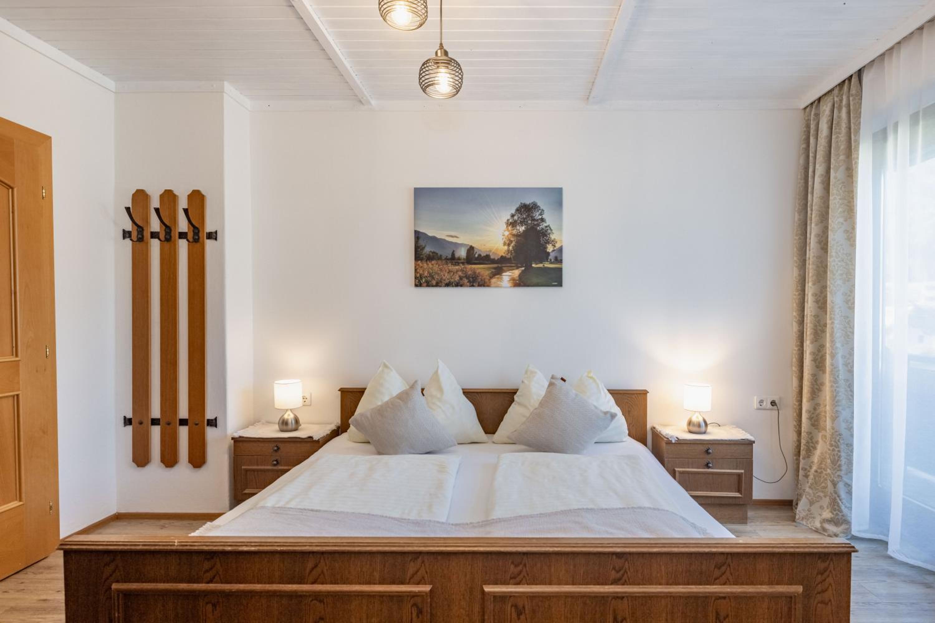 Double Room with Balcony - Photo 11