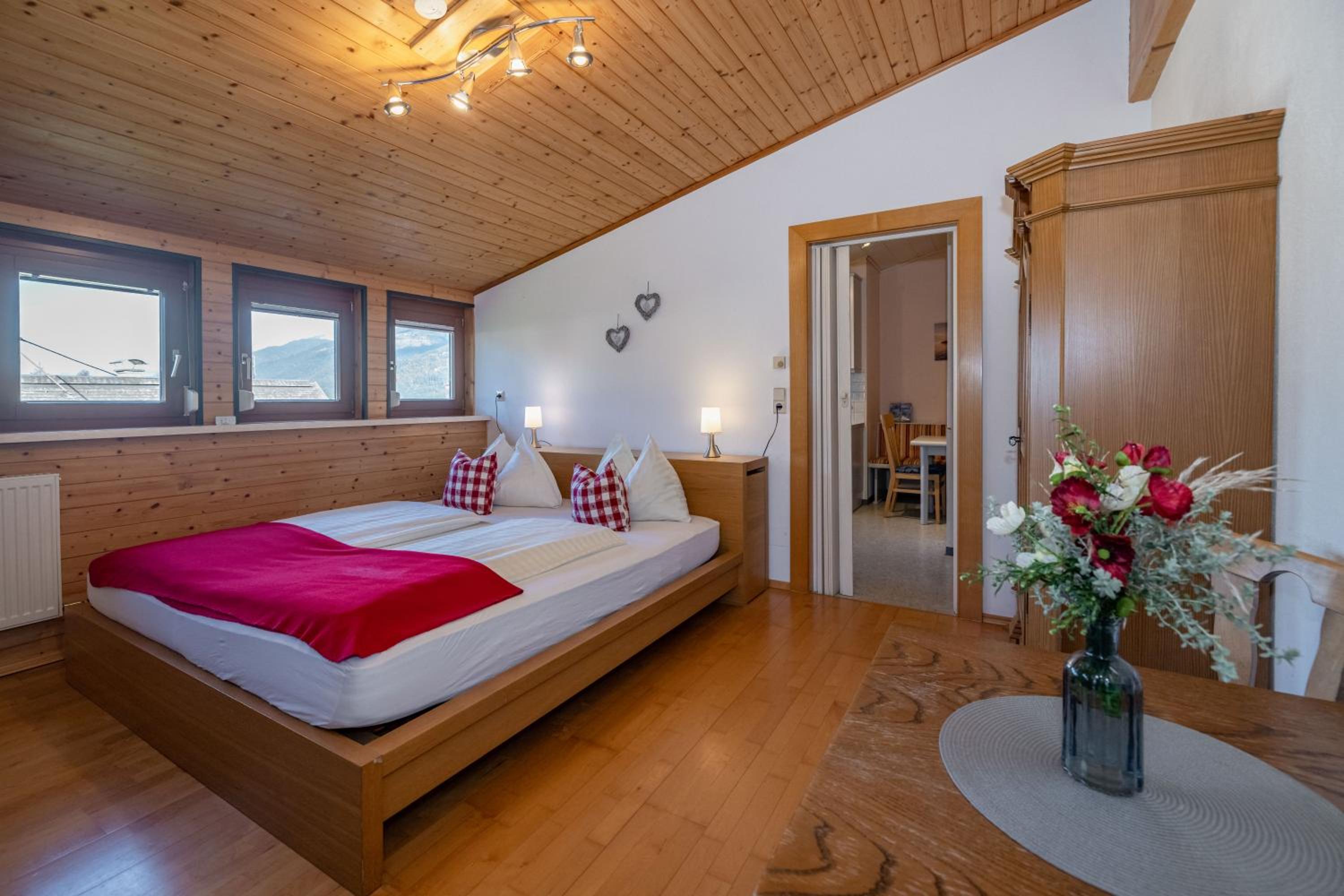 Apartment with Mountain View - Photo 1