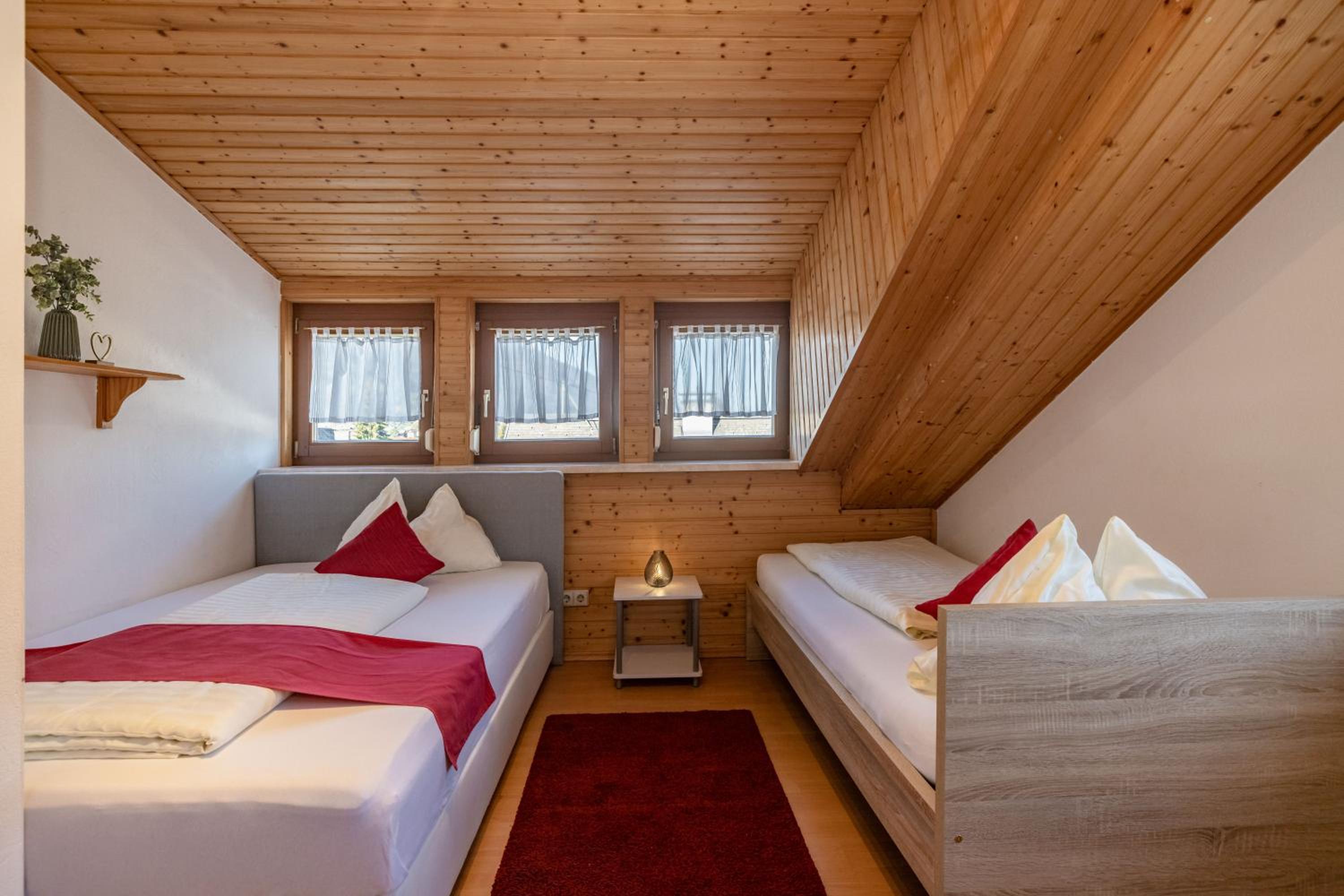 Apartment with Mountain View - Photo 2