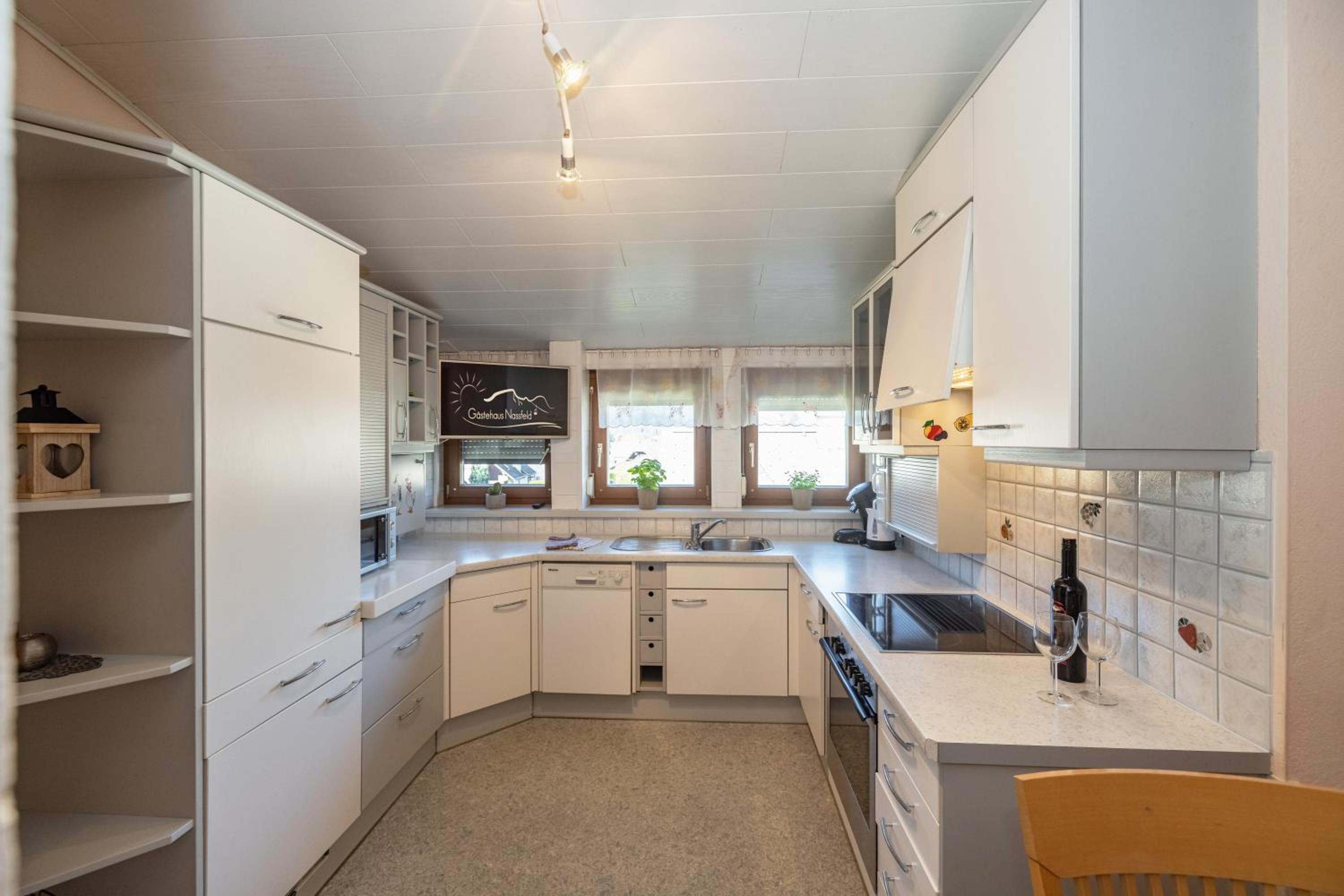 Apartment with Mountain View - Photo 4