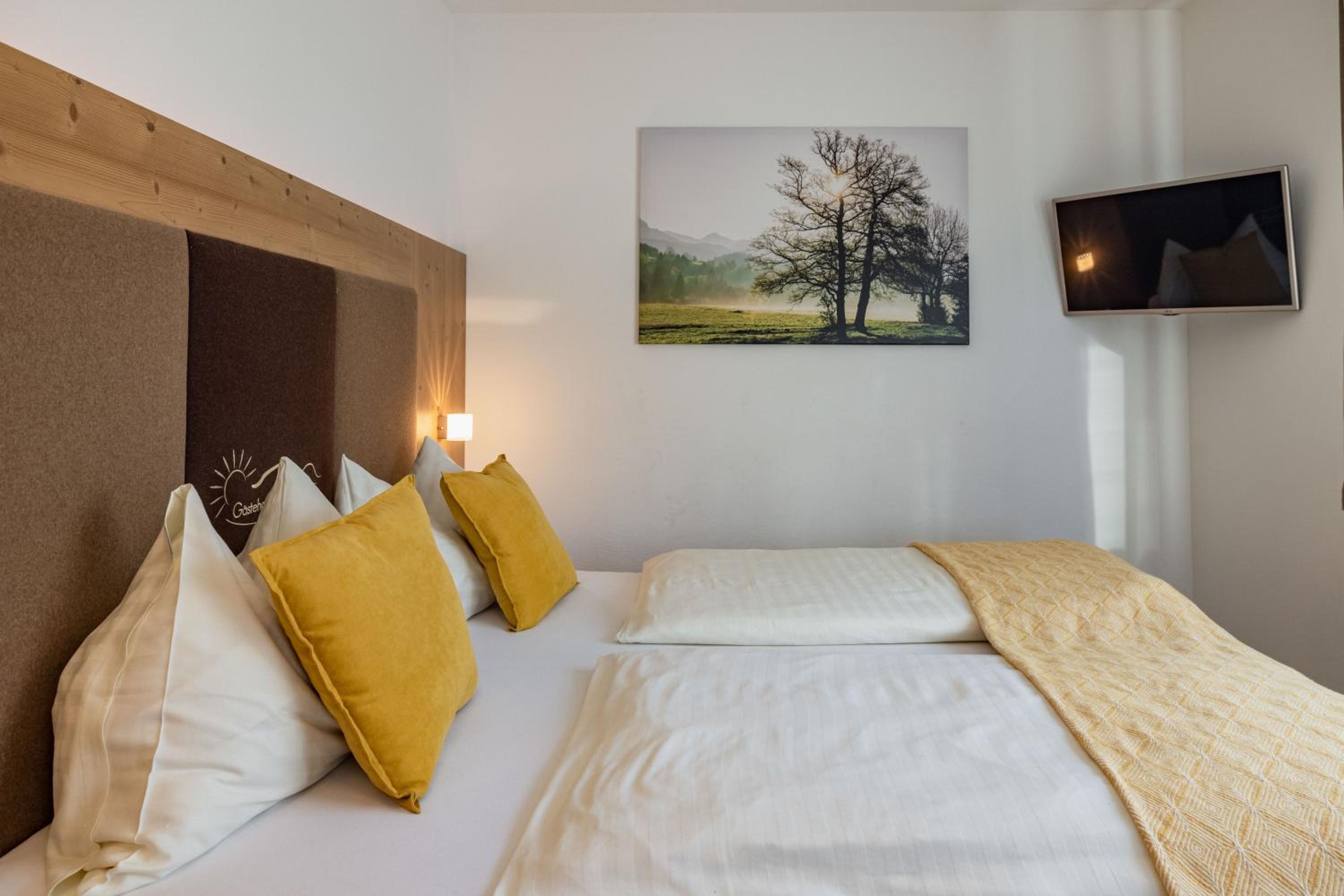 Double Room with Balcony - Photo 2