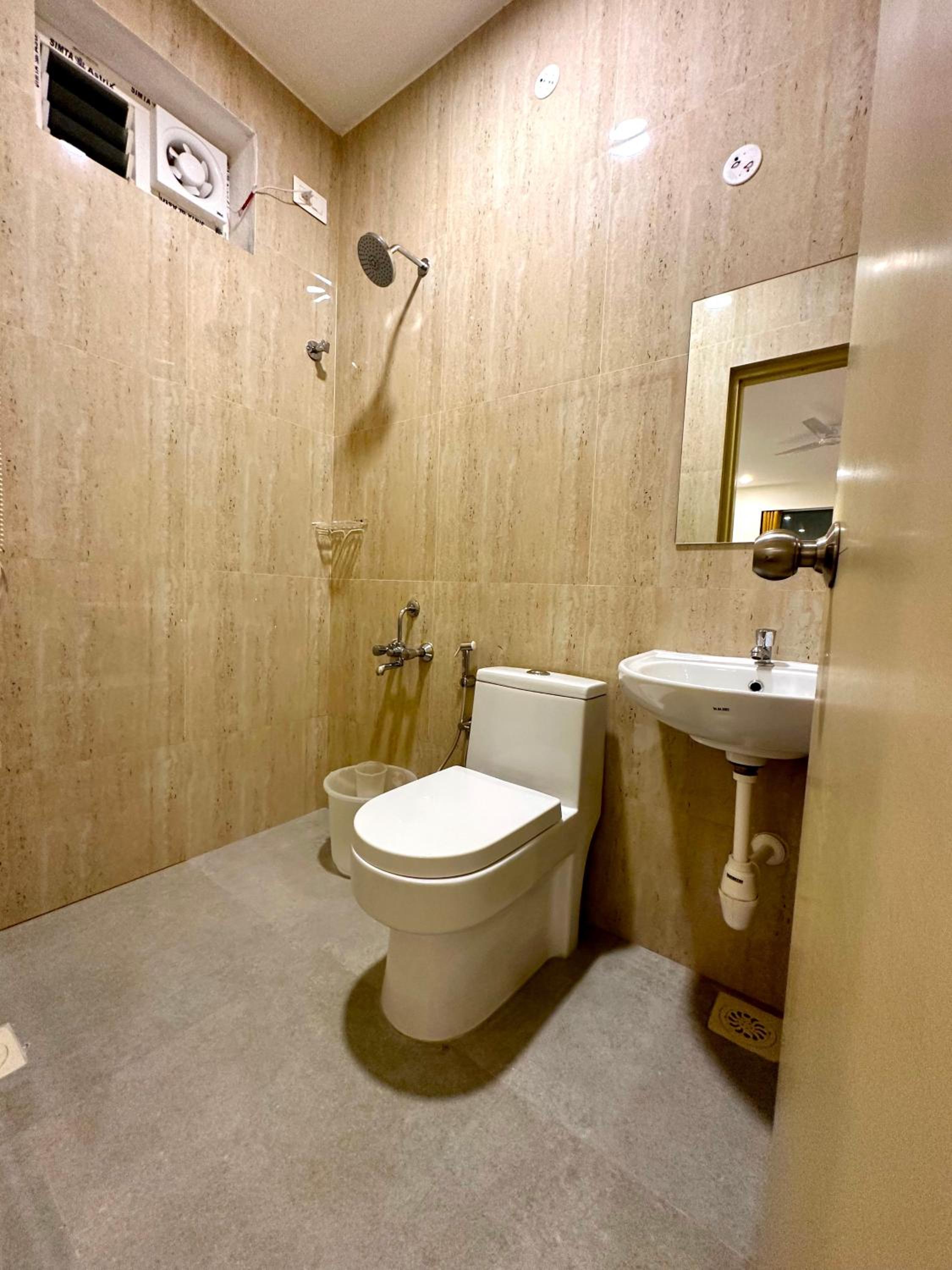 Family Room - Photo 4