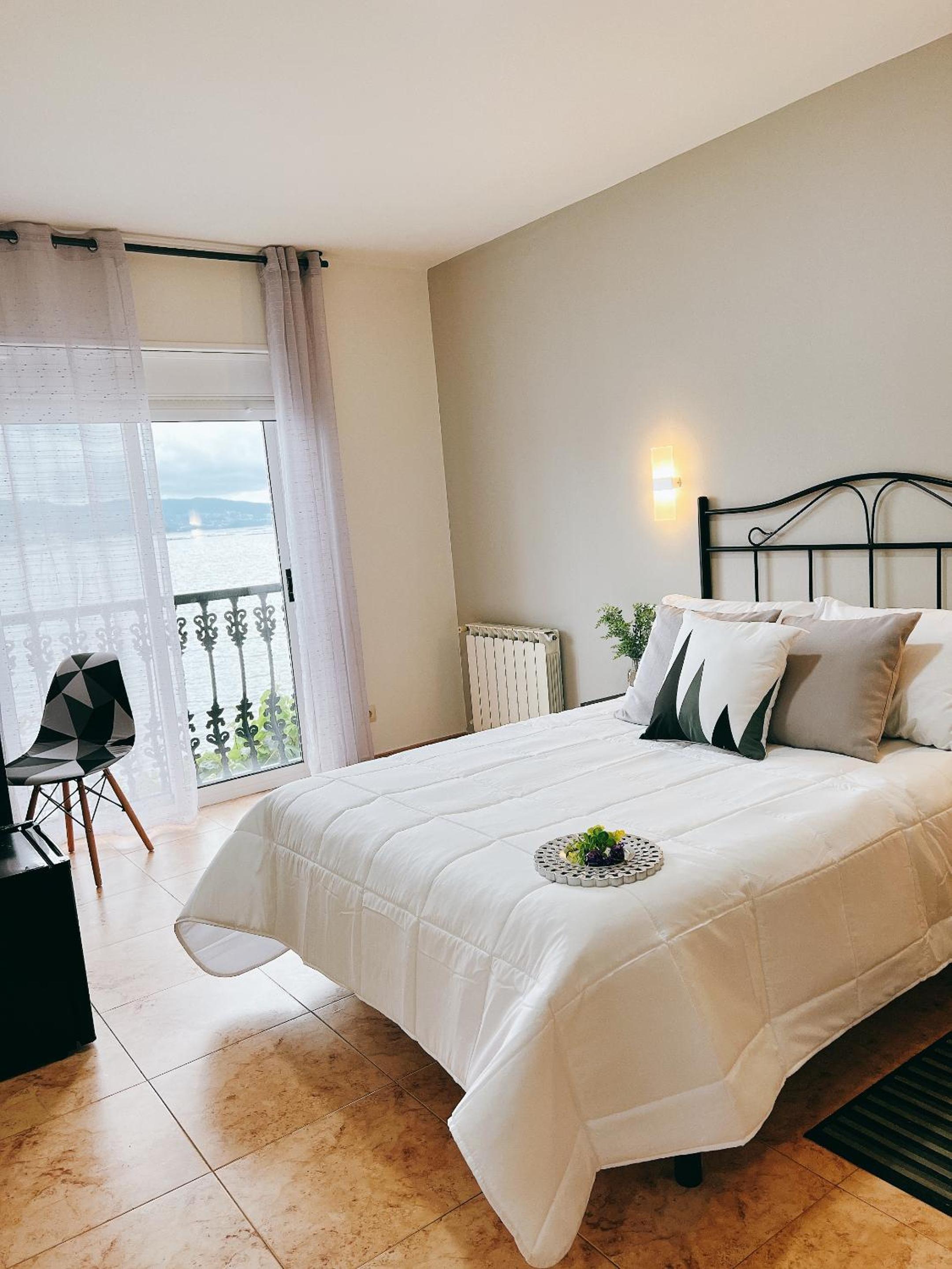 Queen Suite with Sea View - Photo 1
