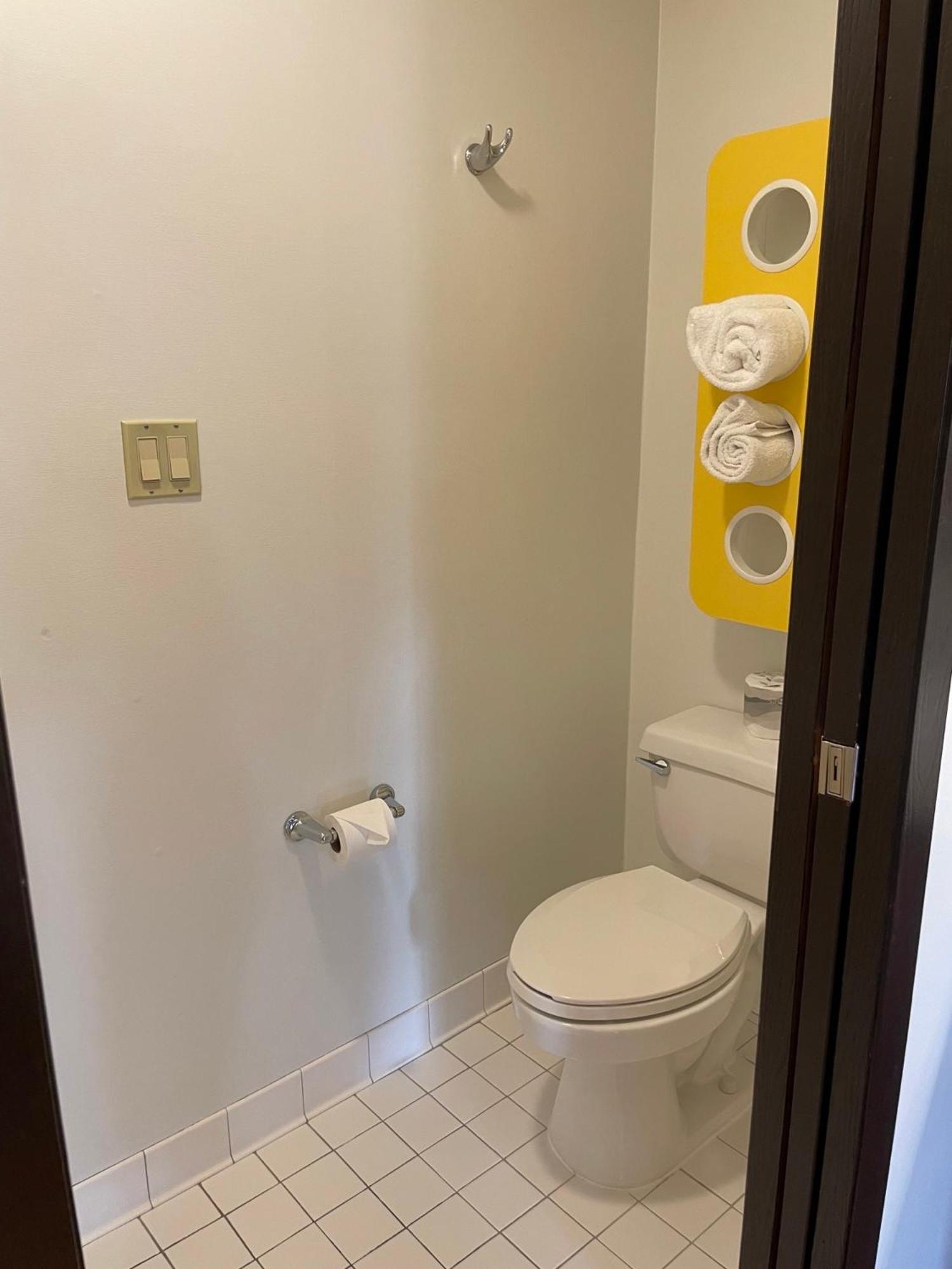 Quadruple Room - Non-Smoking photo 2