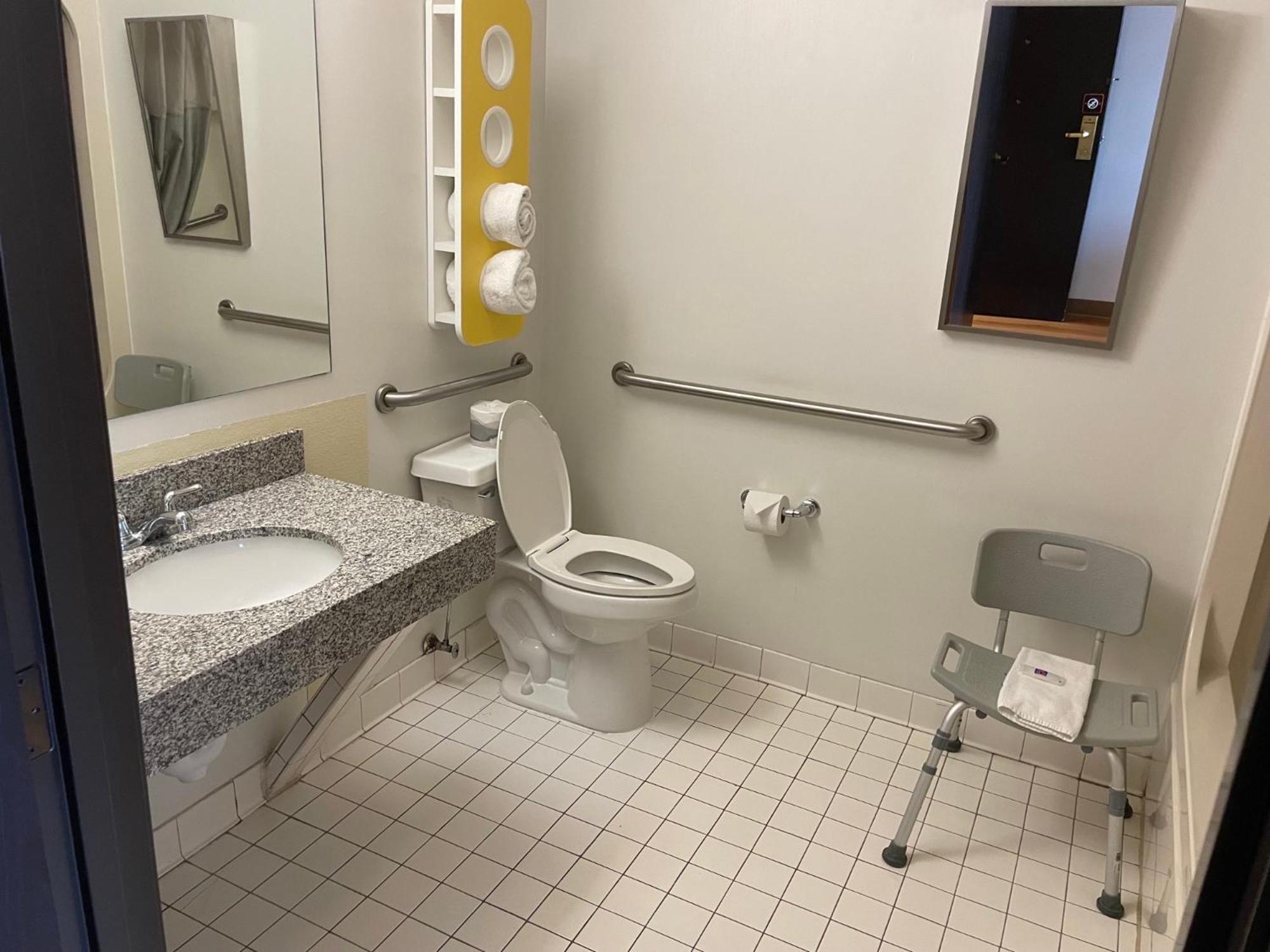 Queen Room - Disability Access - Roll in Shower photo 2