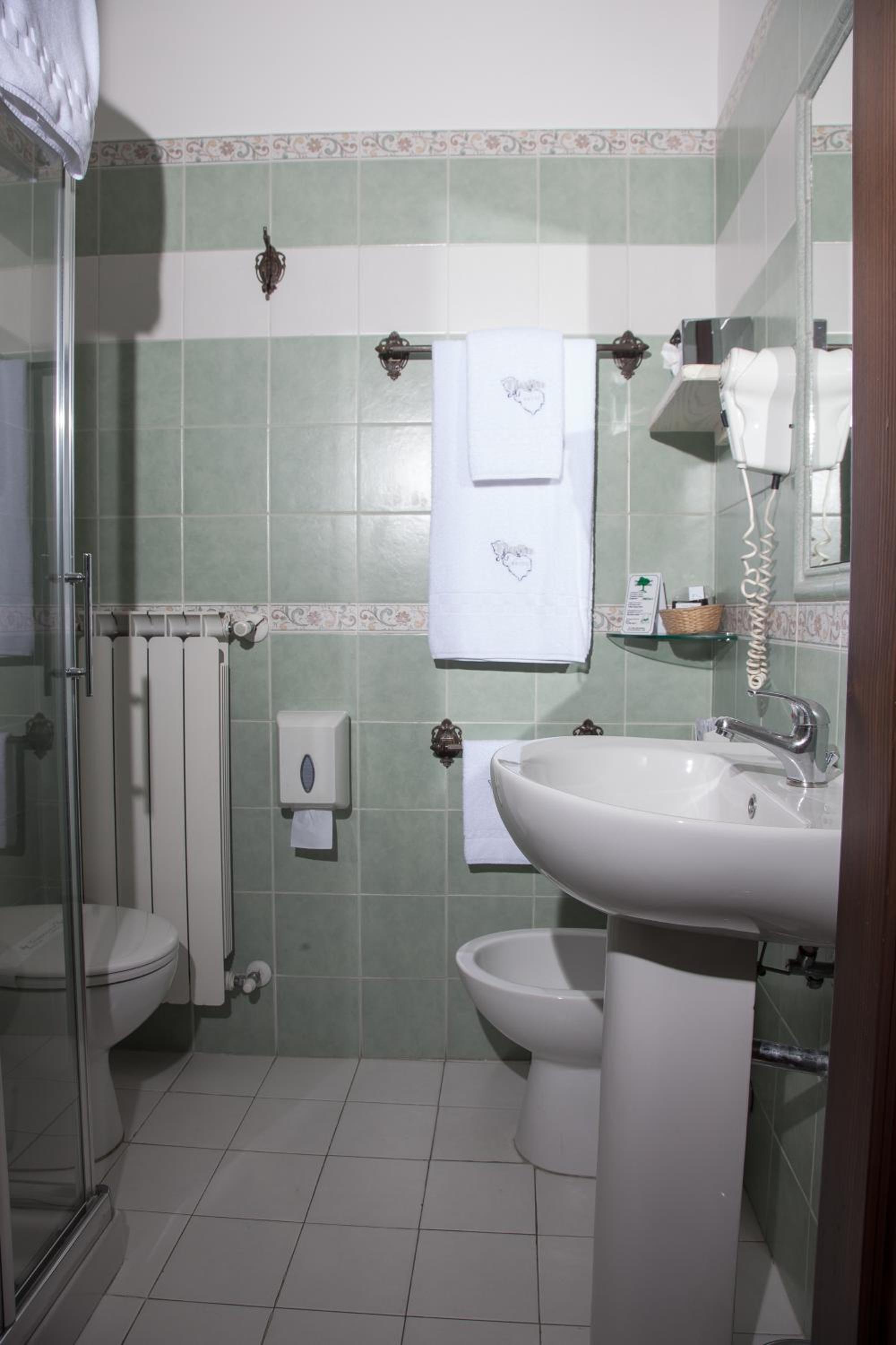 Single Room - Photo 5