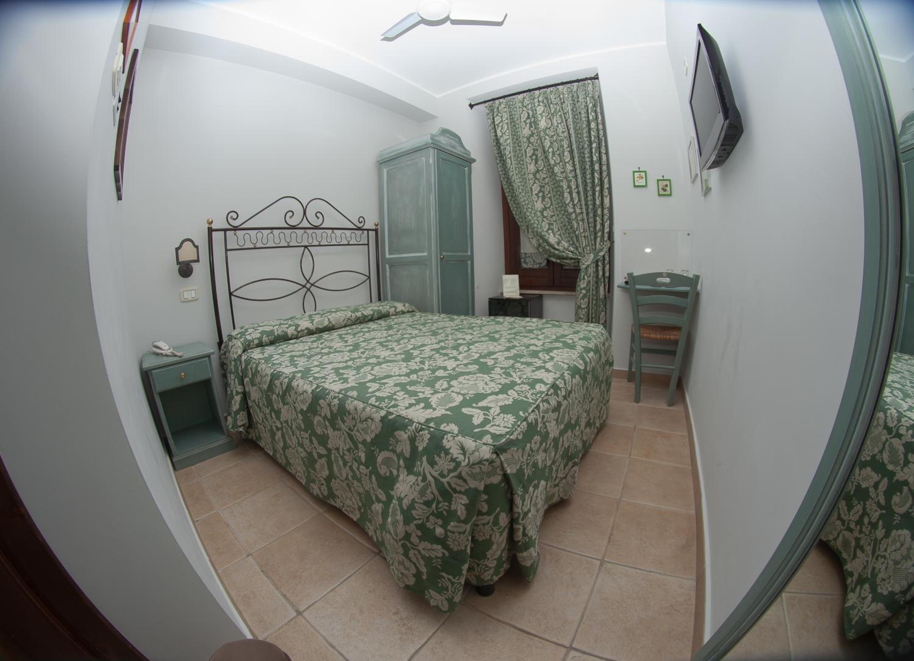 Single Room - Photo 2