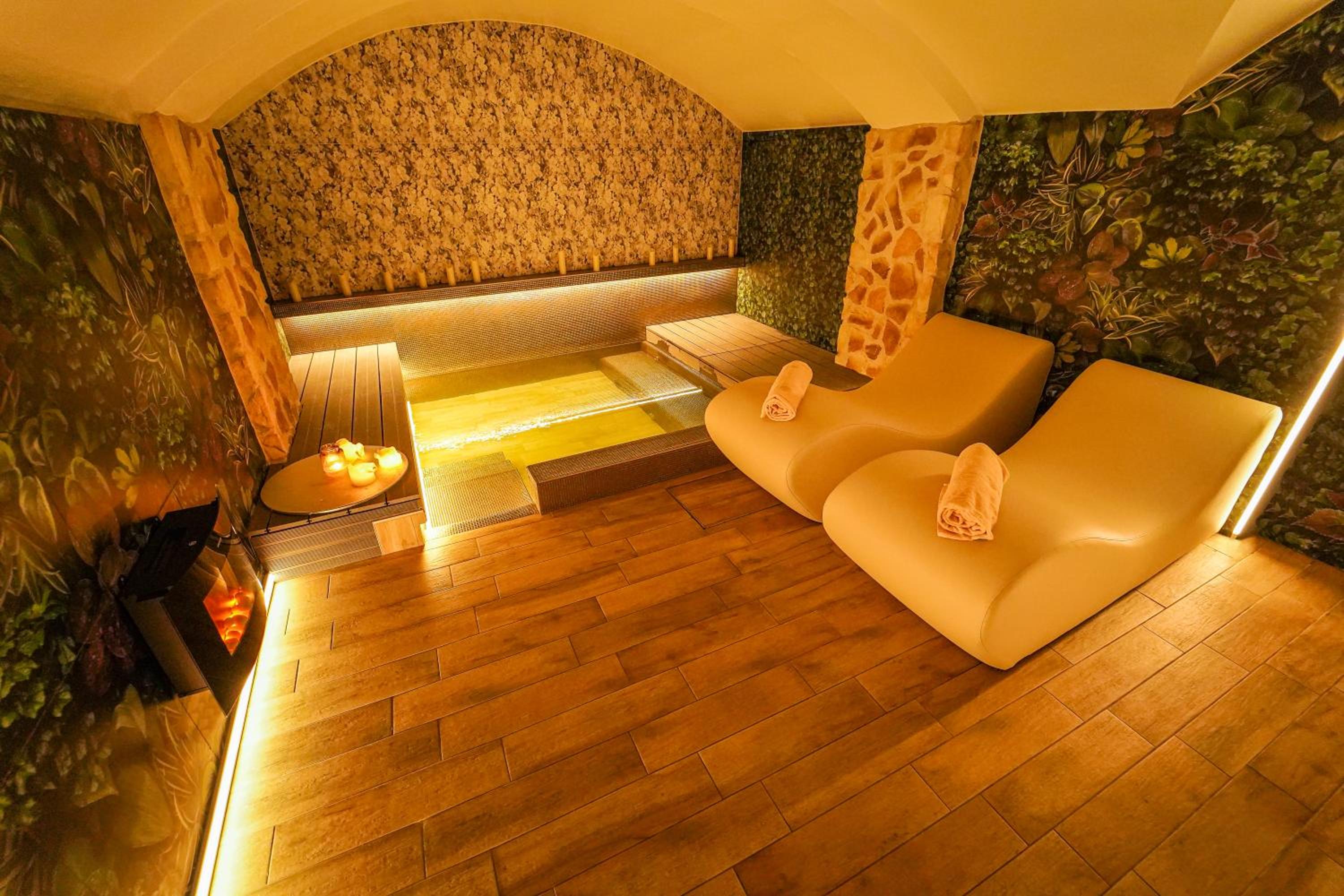 Double or Twin Room with Spa Access - Photo 2