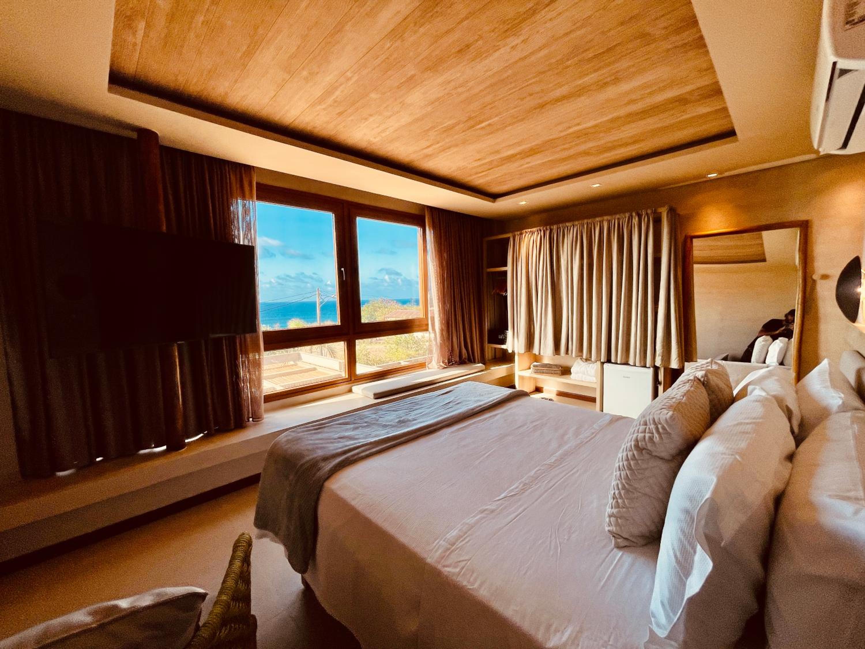 Deluxe Suite with Sea View
