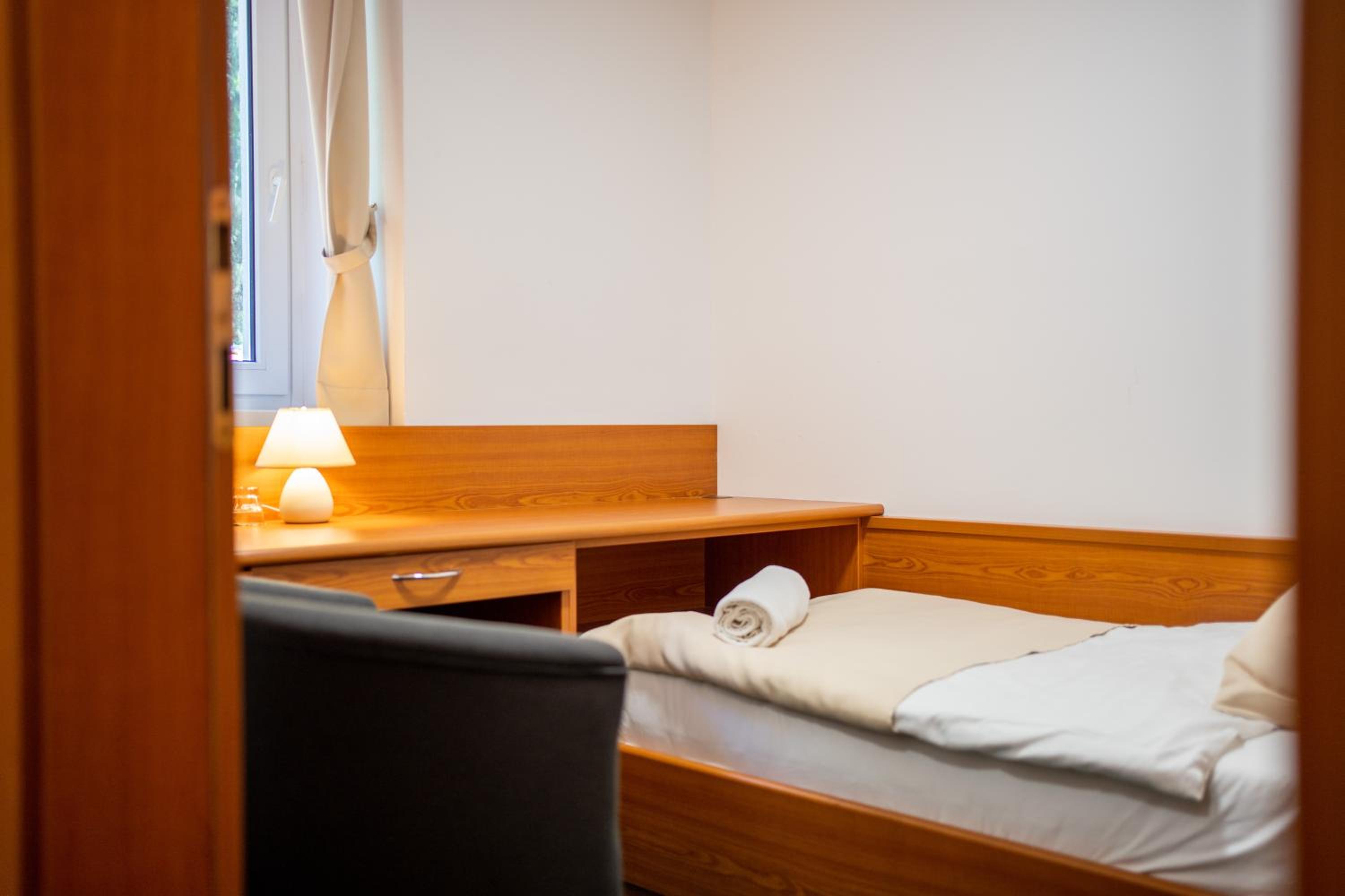 Single Room - Photo 1