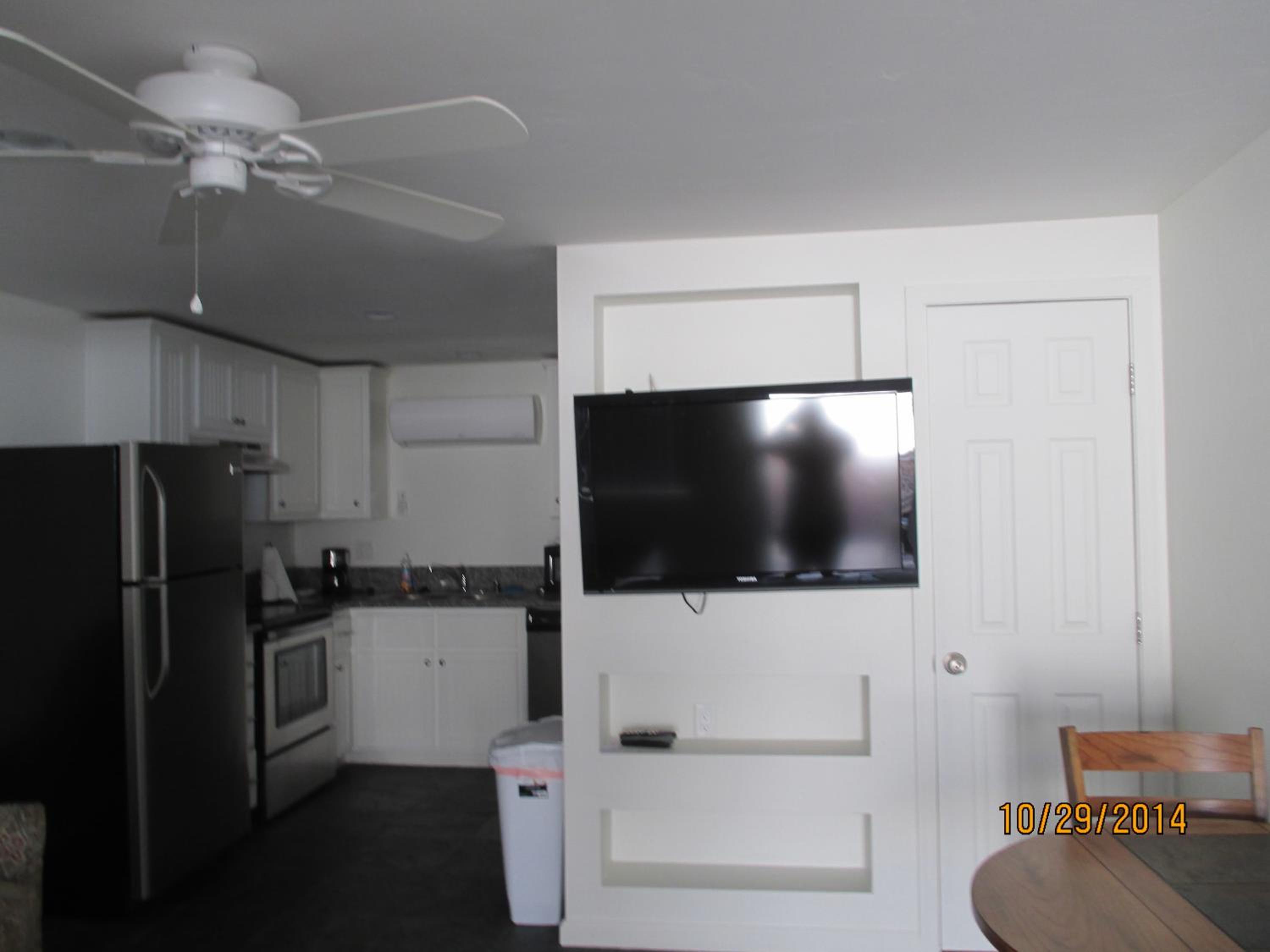 Queen Suite - Photo 1