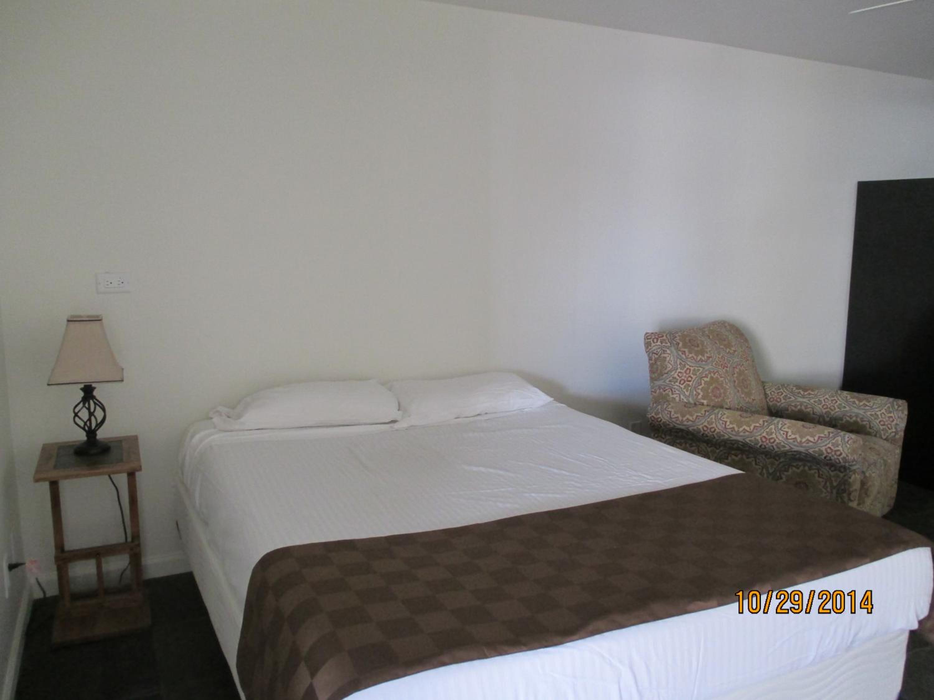 Queen Suite - Photo 2