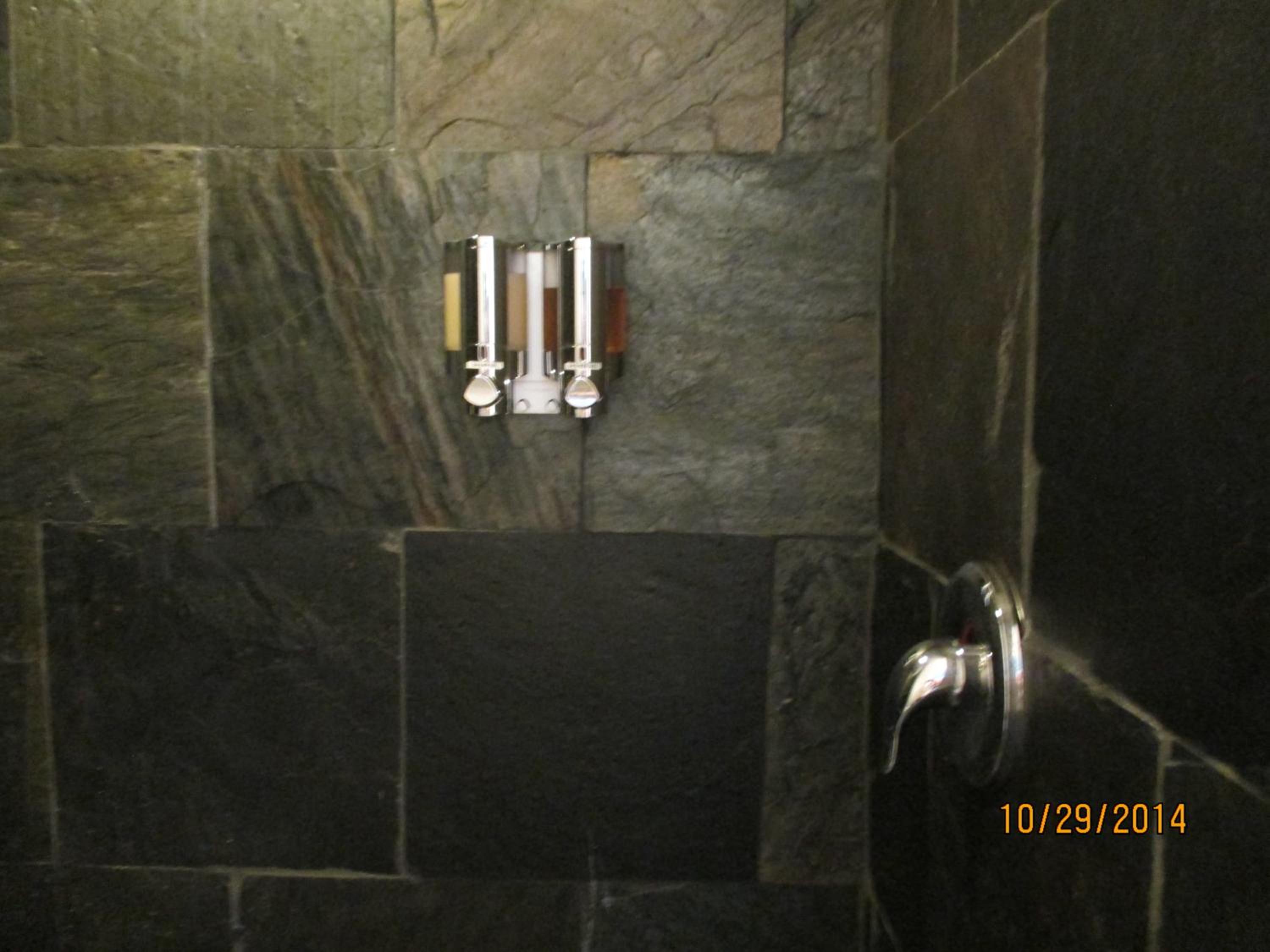 Queen Suite - Photo 4