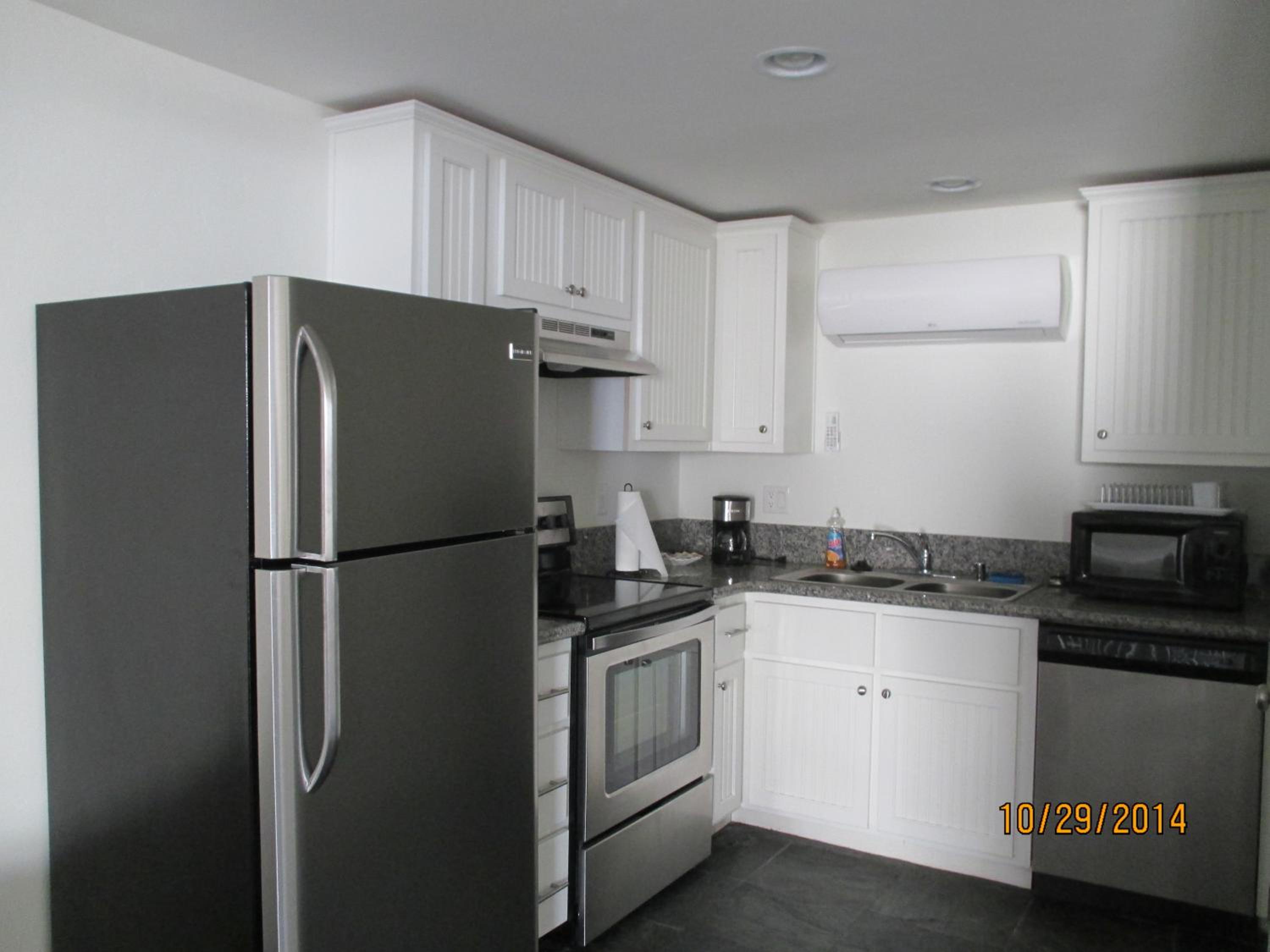 Queen Suite - Photo 3