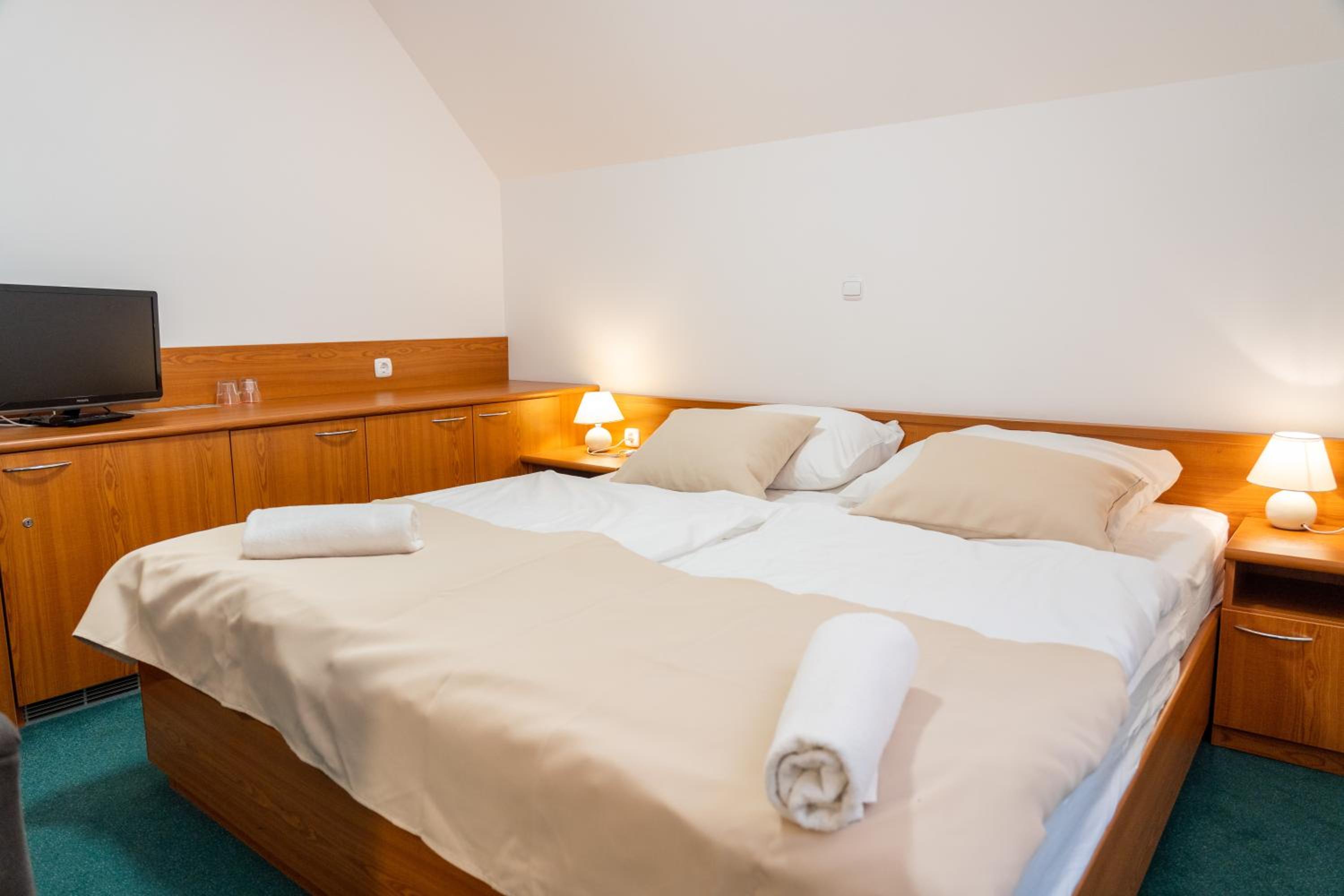 Double Room - Photo 5