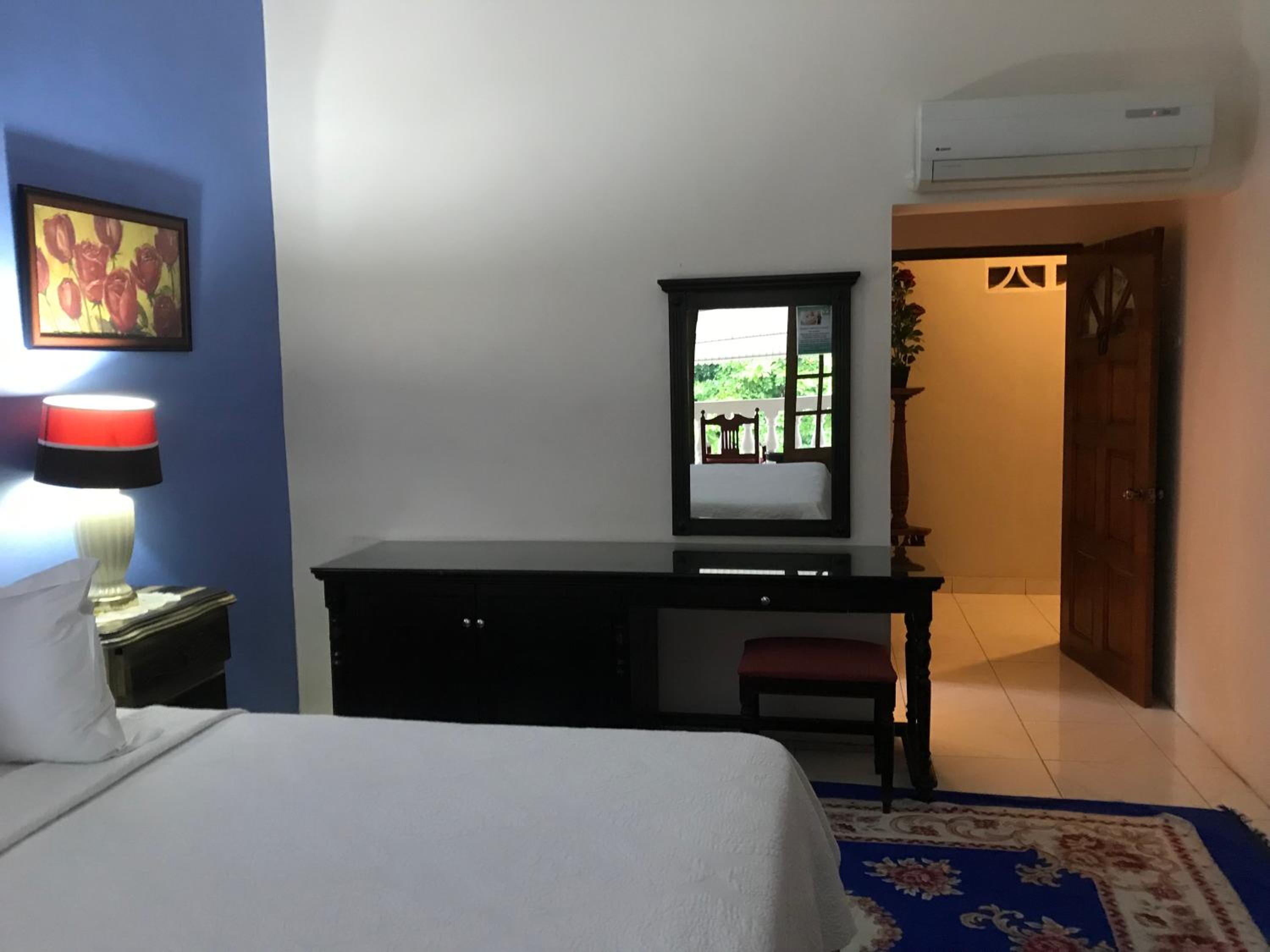 Superior King Suite photo 1