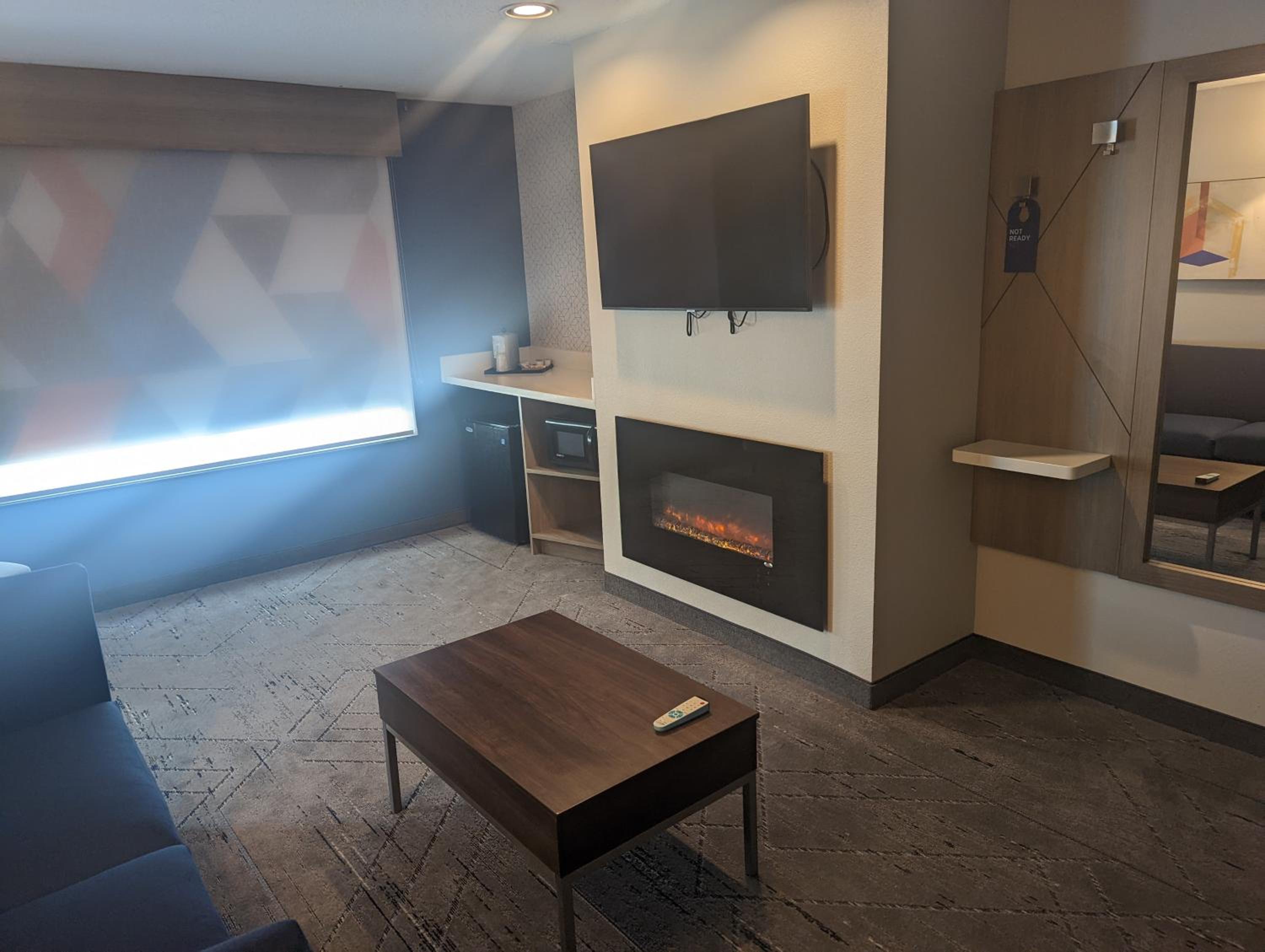 One-Bedroom King Suite With Fireplace