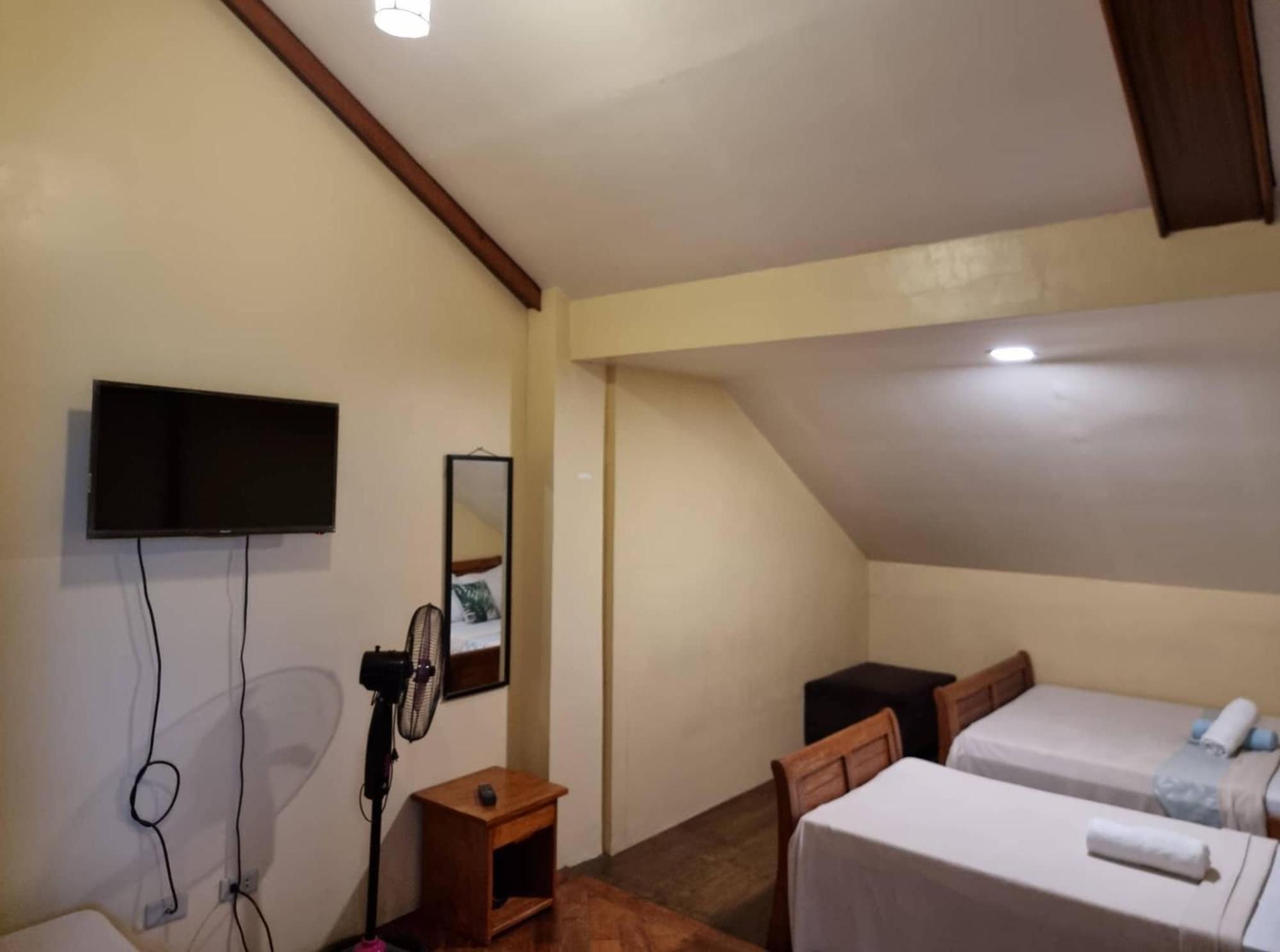 Deluxe Quadruple Room - Photo 4