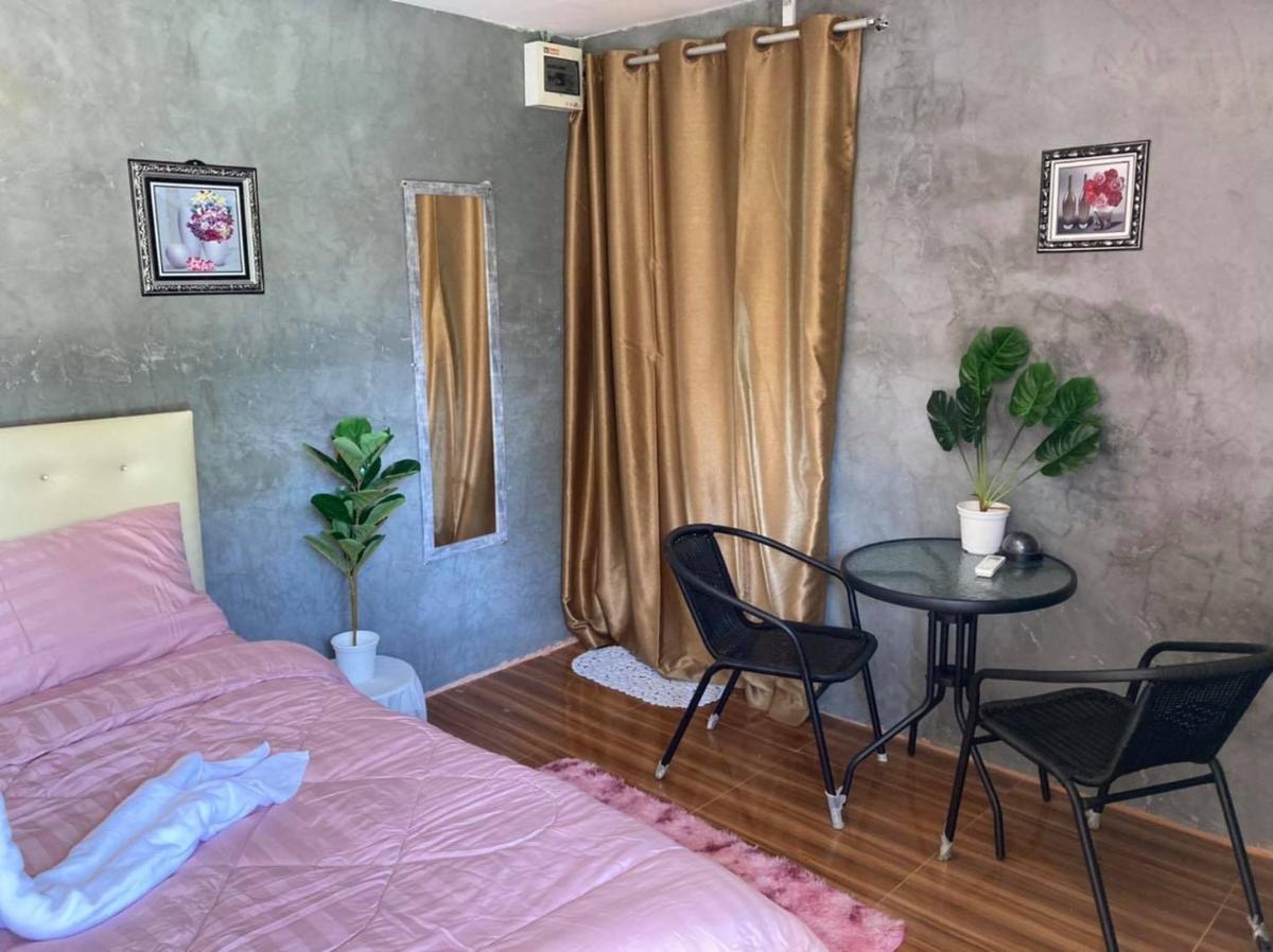One-Bedroom House photo 3
