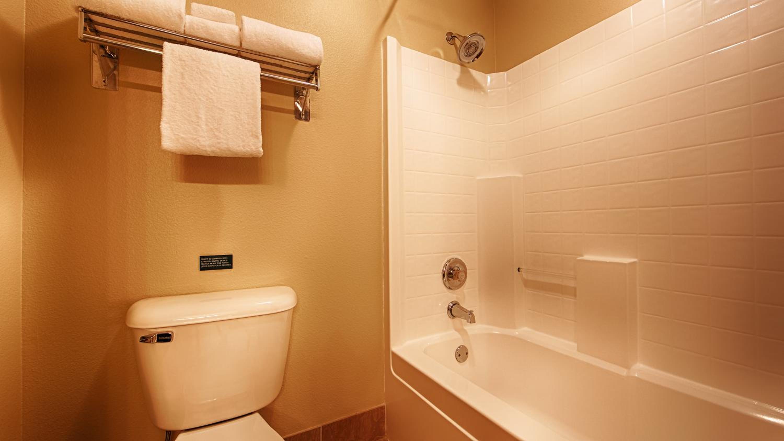Queen Room with Two Queen Beds and Balcony - River View photo 2