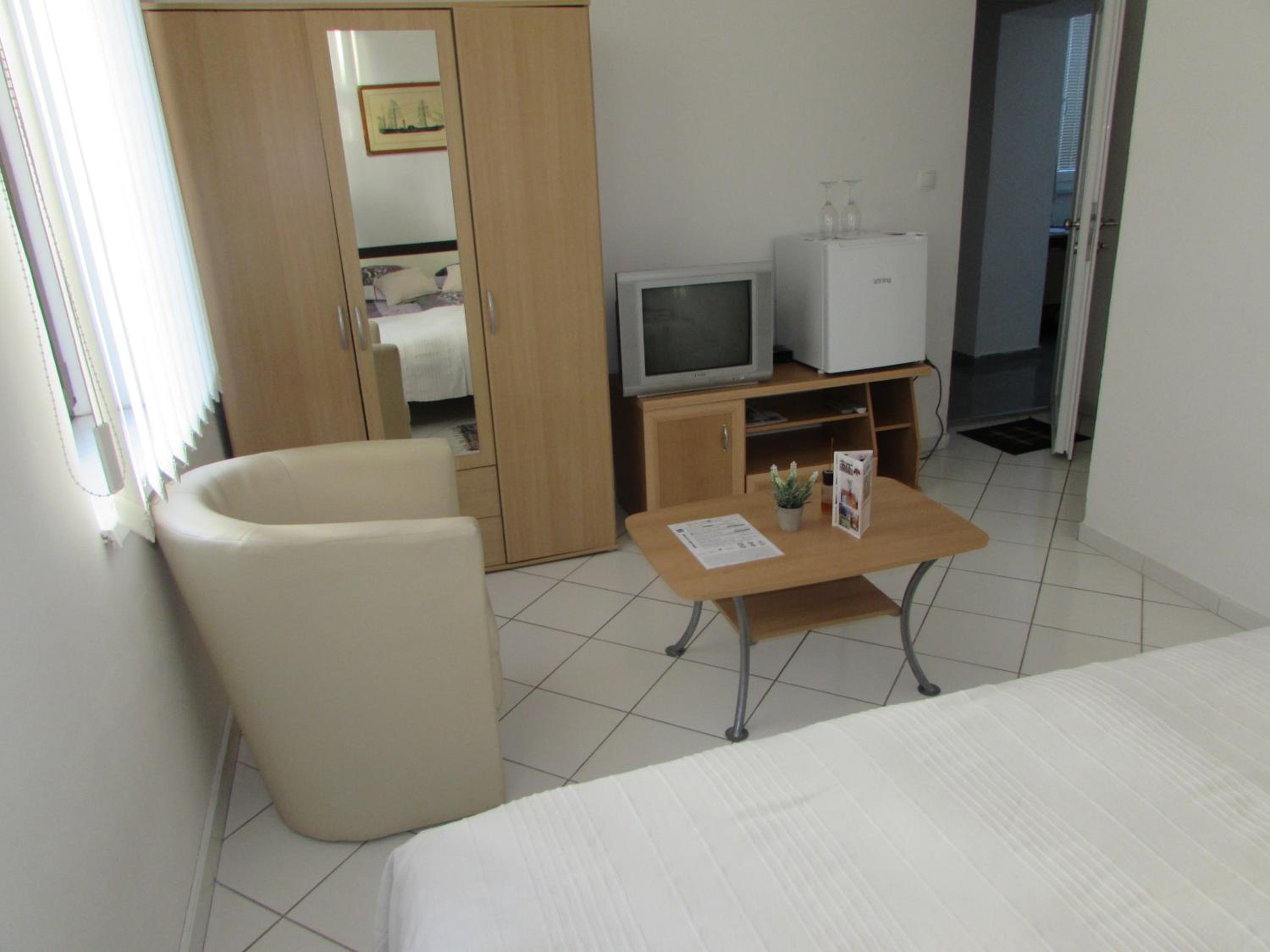 Double Room - Photo 13
