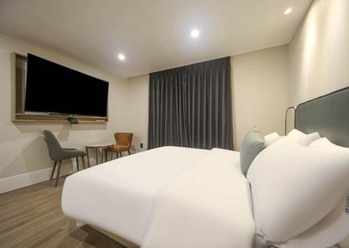 Standard Double Room - Photo 7