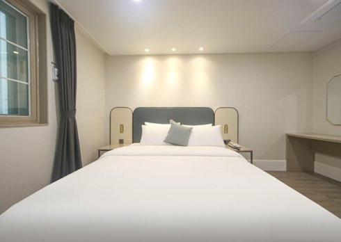 Standard Double Room - Photo 5