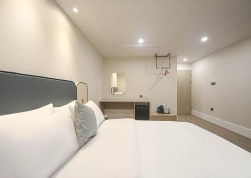 Standard Double Room - Photo 6