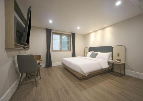 Standard Double Room - Photo 3