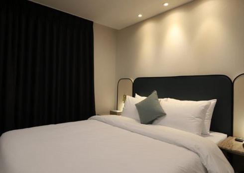 Standard Double Room - Photo 14