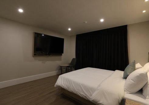 Standard Double Room - Photo 15