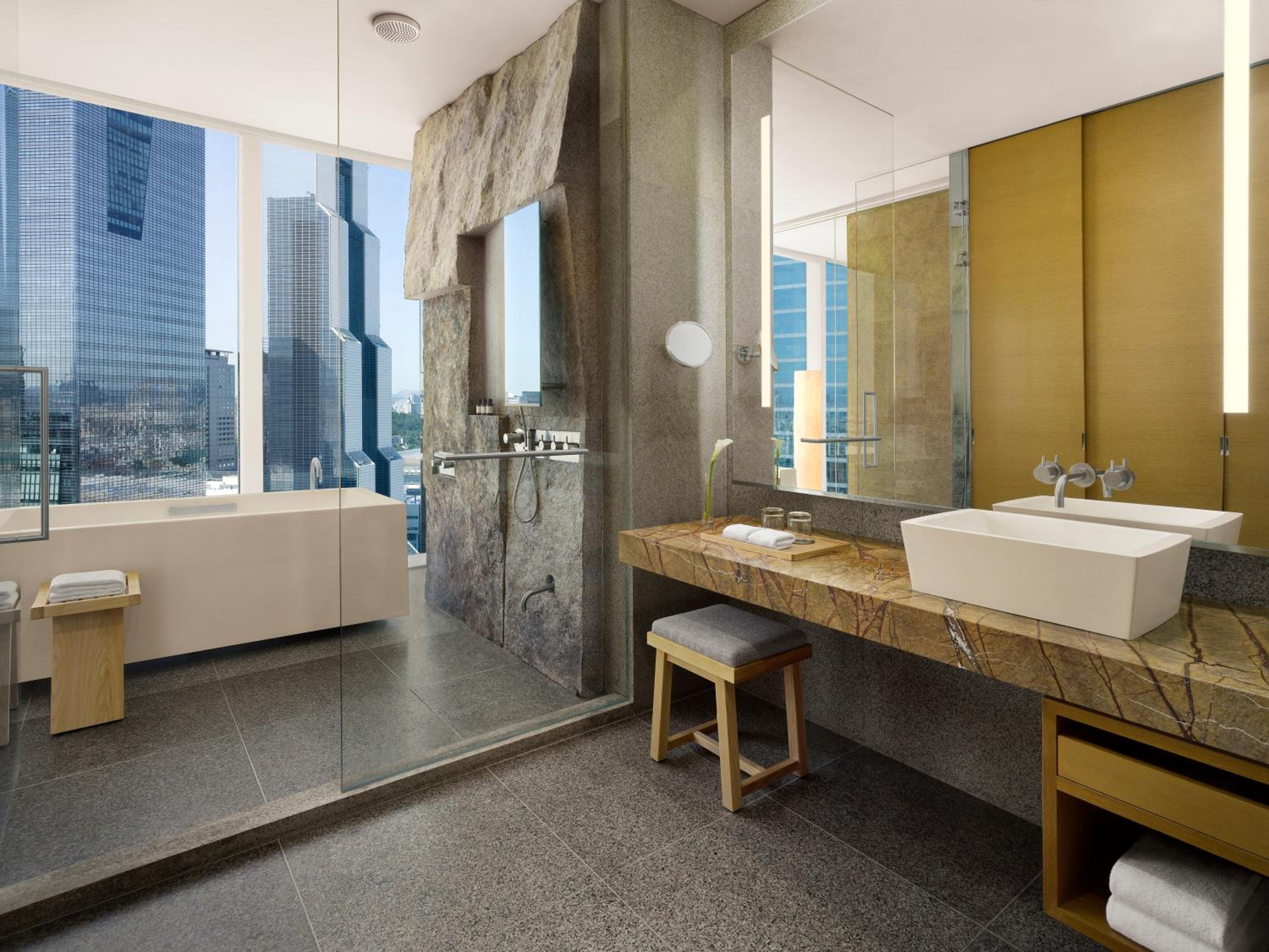 1 King Bed, City View, Premium - Photo 5