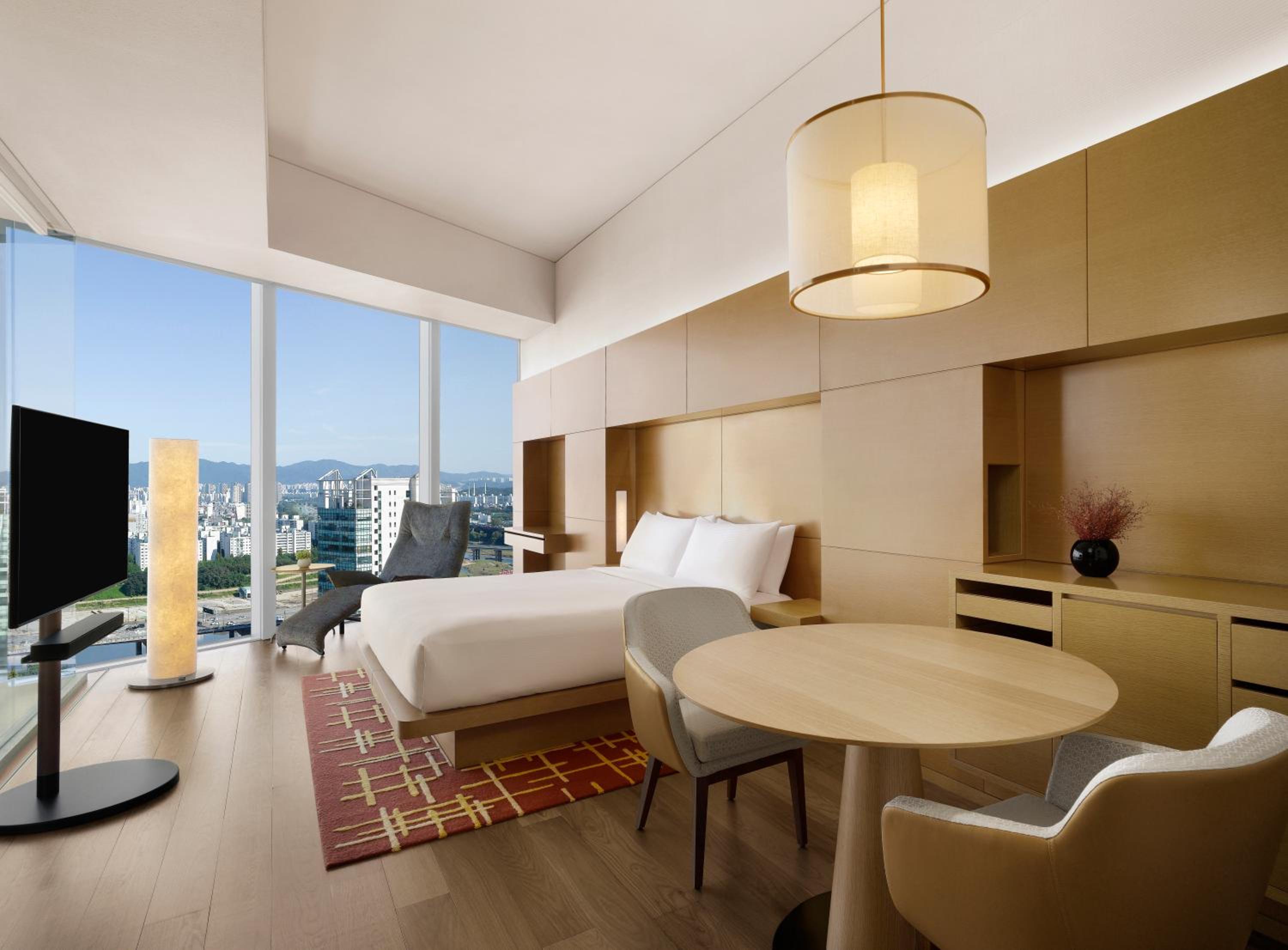 1 King Bed - Photo 3