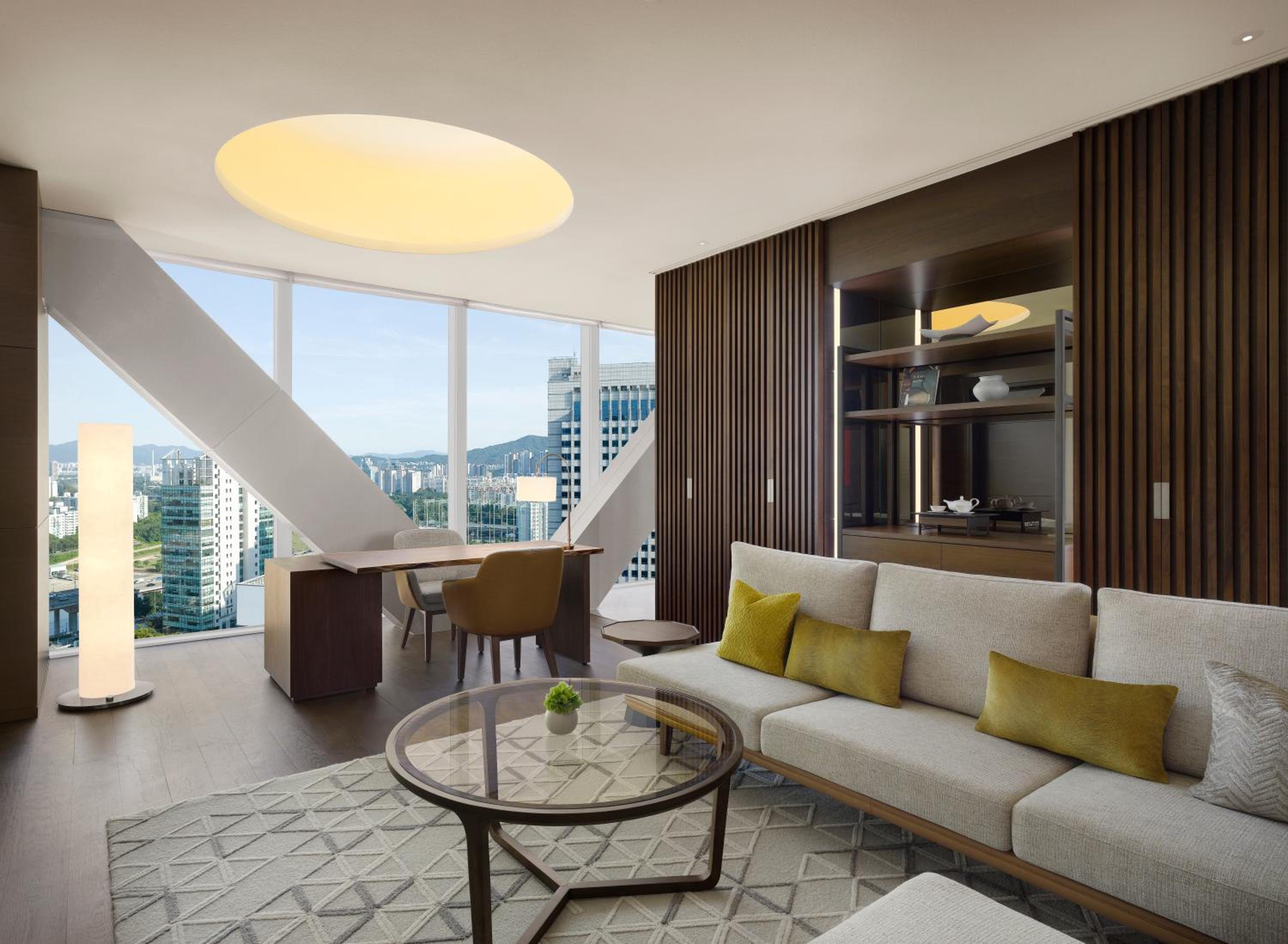 Park Corner Suite - Photo 3
